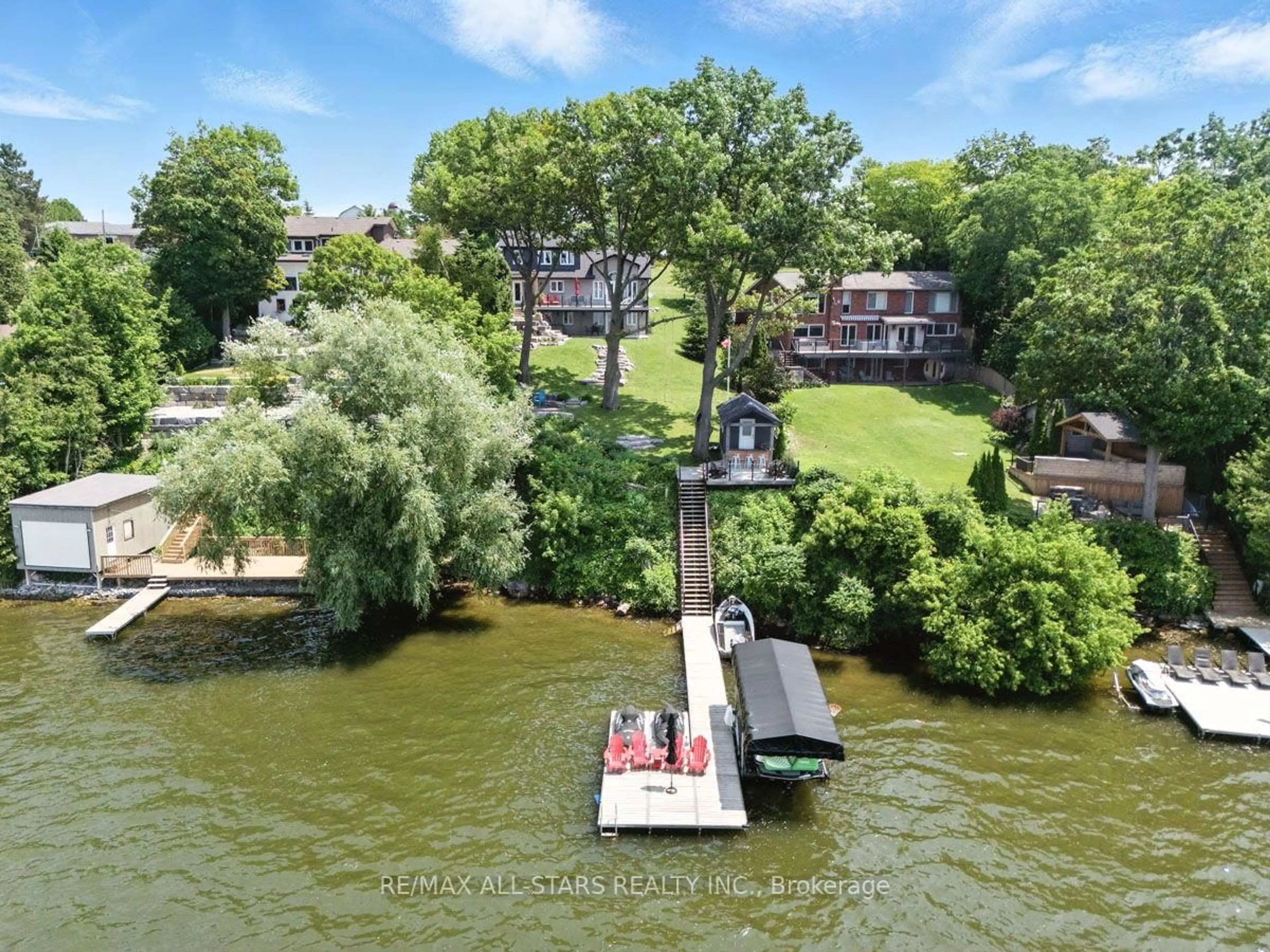 A pic from outside/outdoor area/front of a property/back of a property/a pic from drone, water/lake/river/ocean view for 18 Pettet Dr, Scugog Ontario L9L 1B4