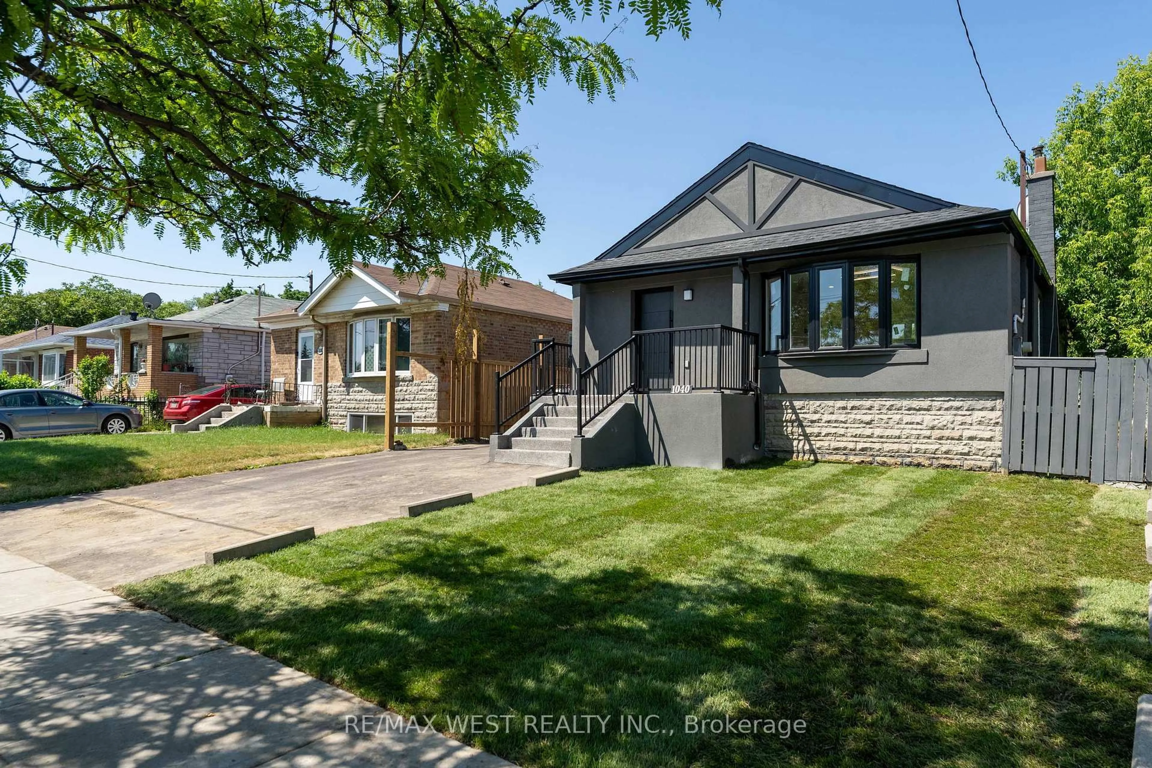 Unknown for 1040 Kennedy Rd, Toronto Ontario M1P 2K6