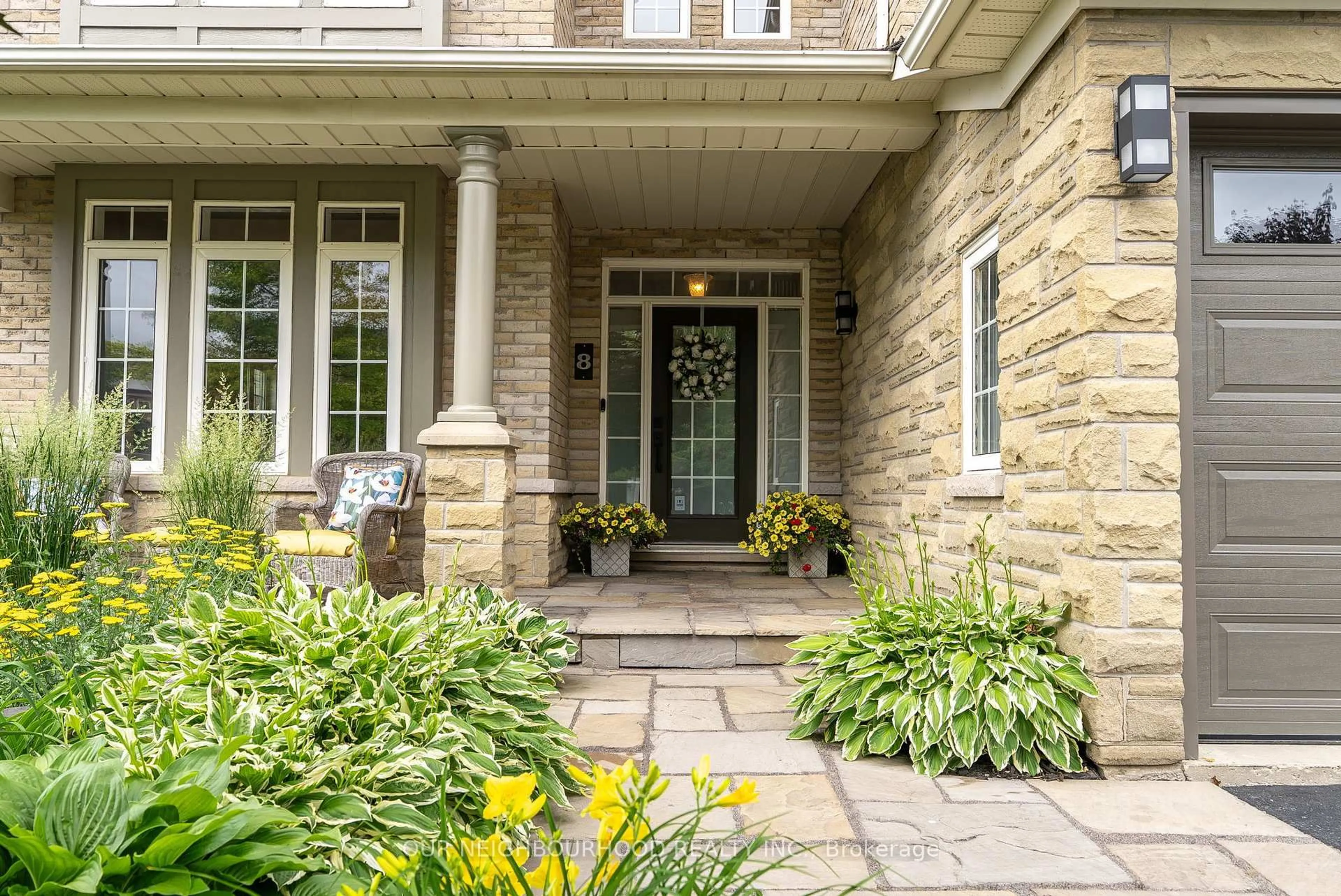 Indoor entryway for 8 Corner Crt, Whitby Ontario L1P 1R7