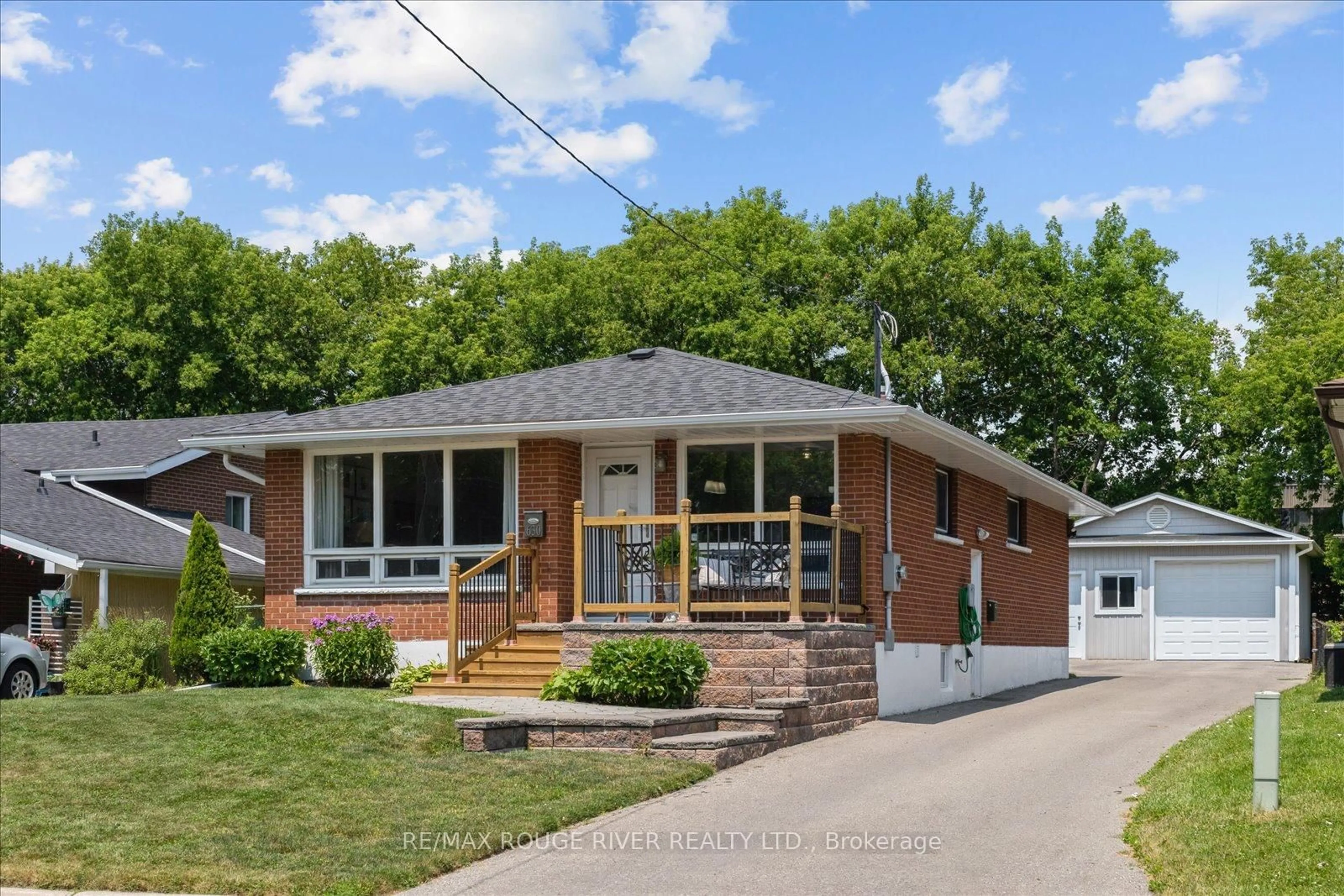 Home with brick exterior material, street for 630 Athol St, Oshawa Ontario L1H 1M3