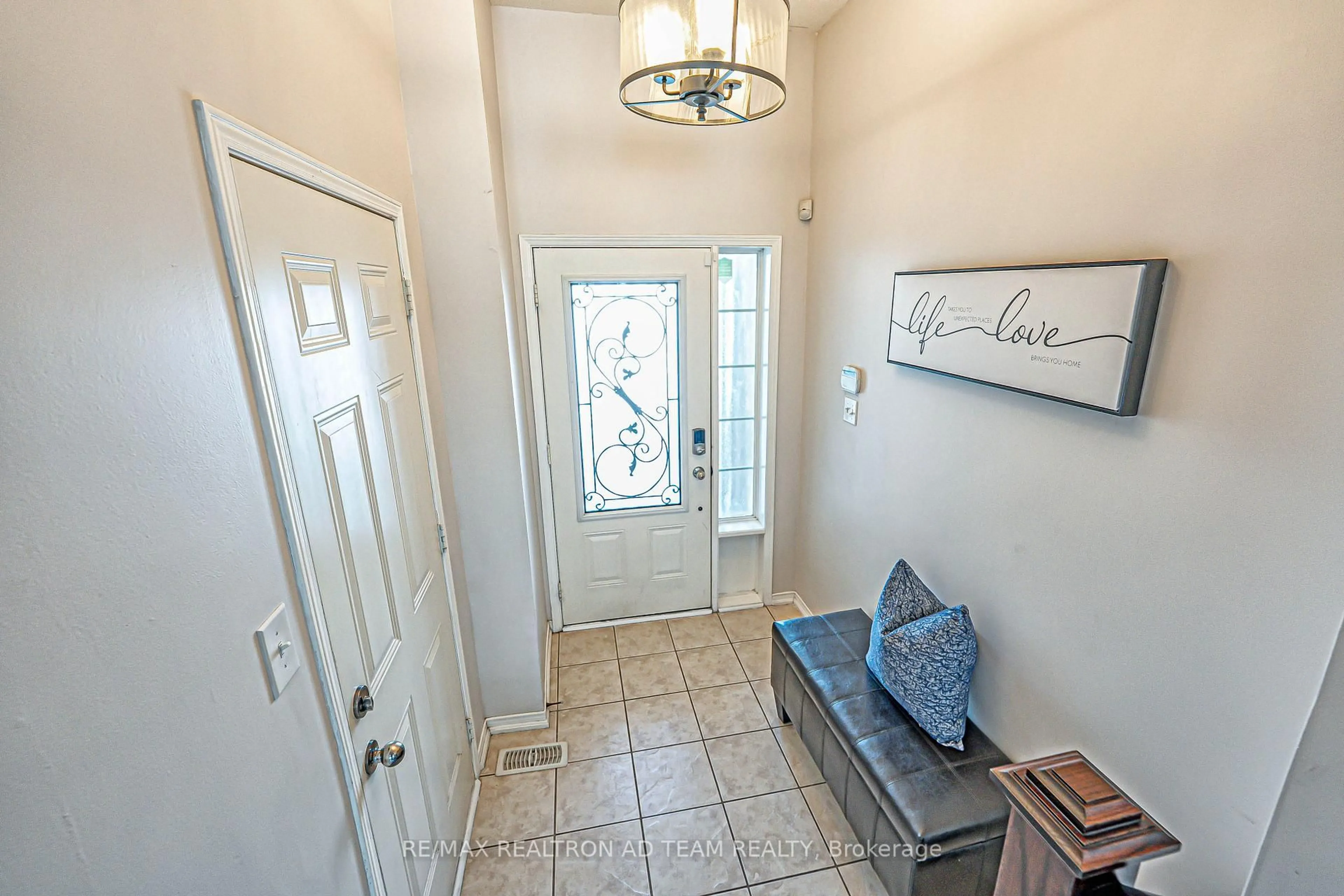 Indoor entryway for 21 Pendrill Way, Ajax Ontario L1Z 0K9
