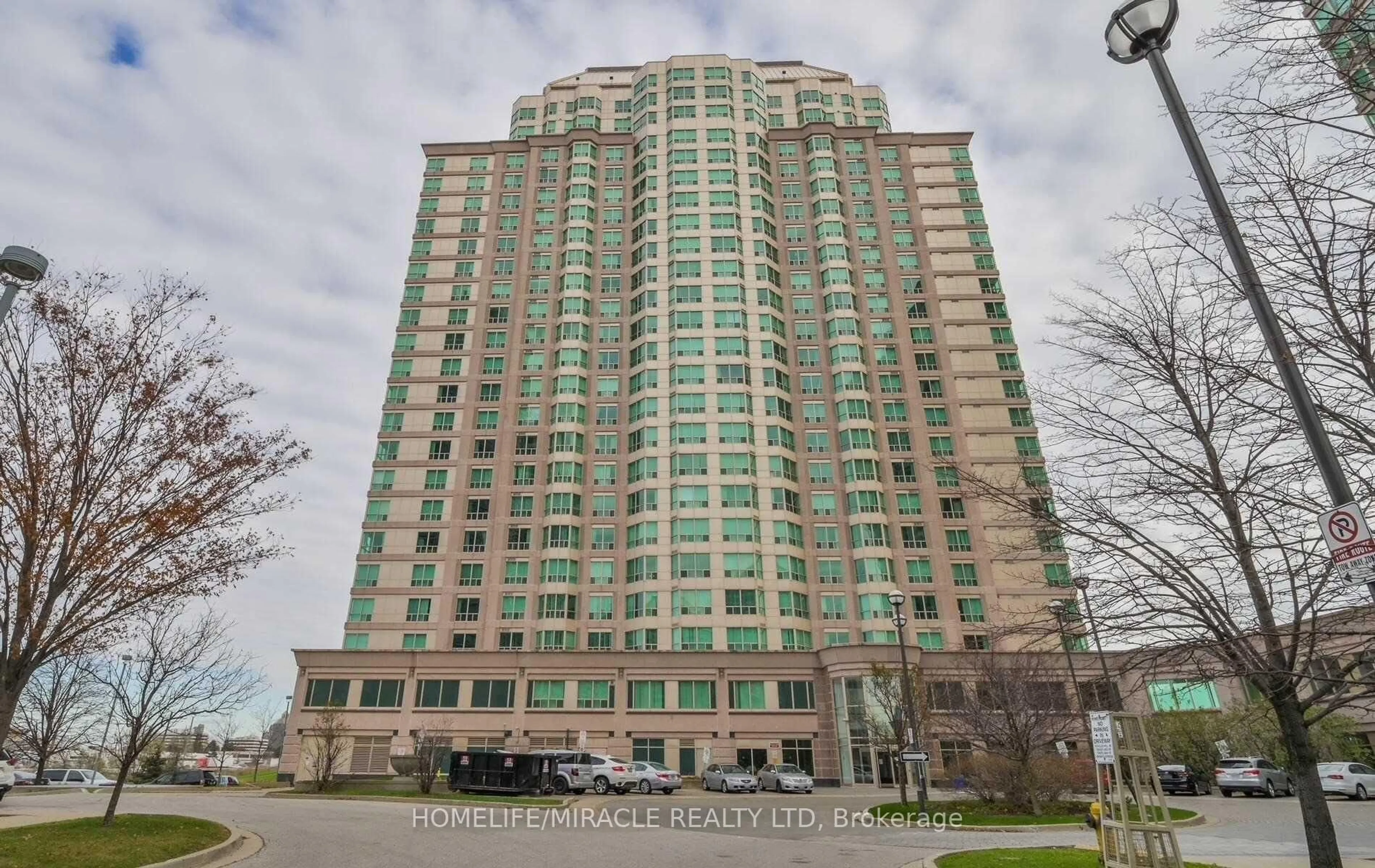 Indoor foyer for 11 Lee Centre Dr #2305, Toronto Ontario M1H 3J5