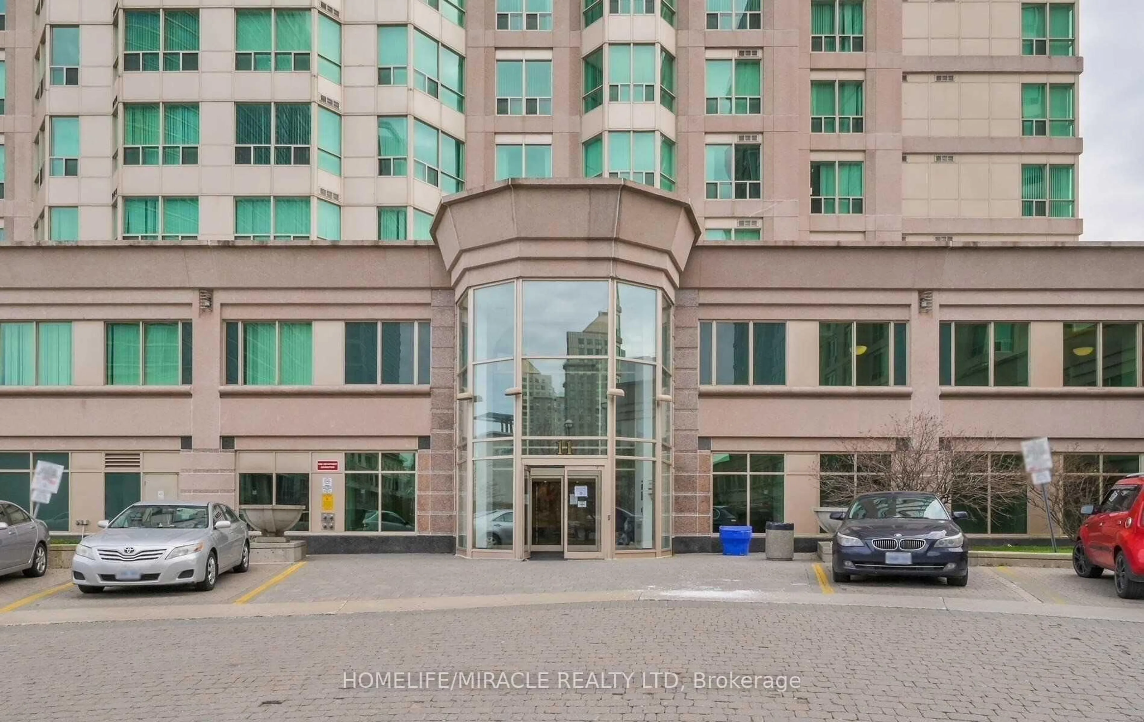 Indoor foyer for 11 Lee Centre Dr #2305, Toronto Ontario M1H 3J5
