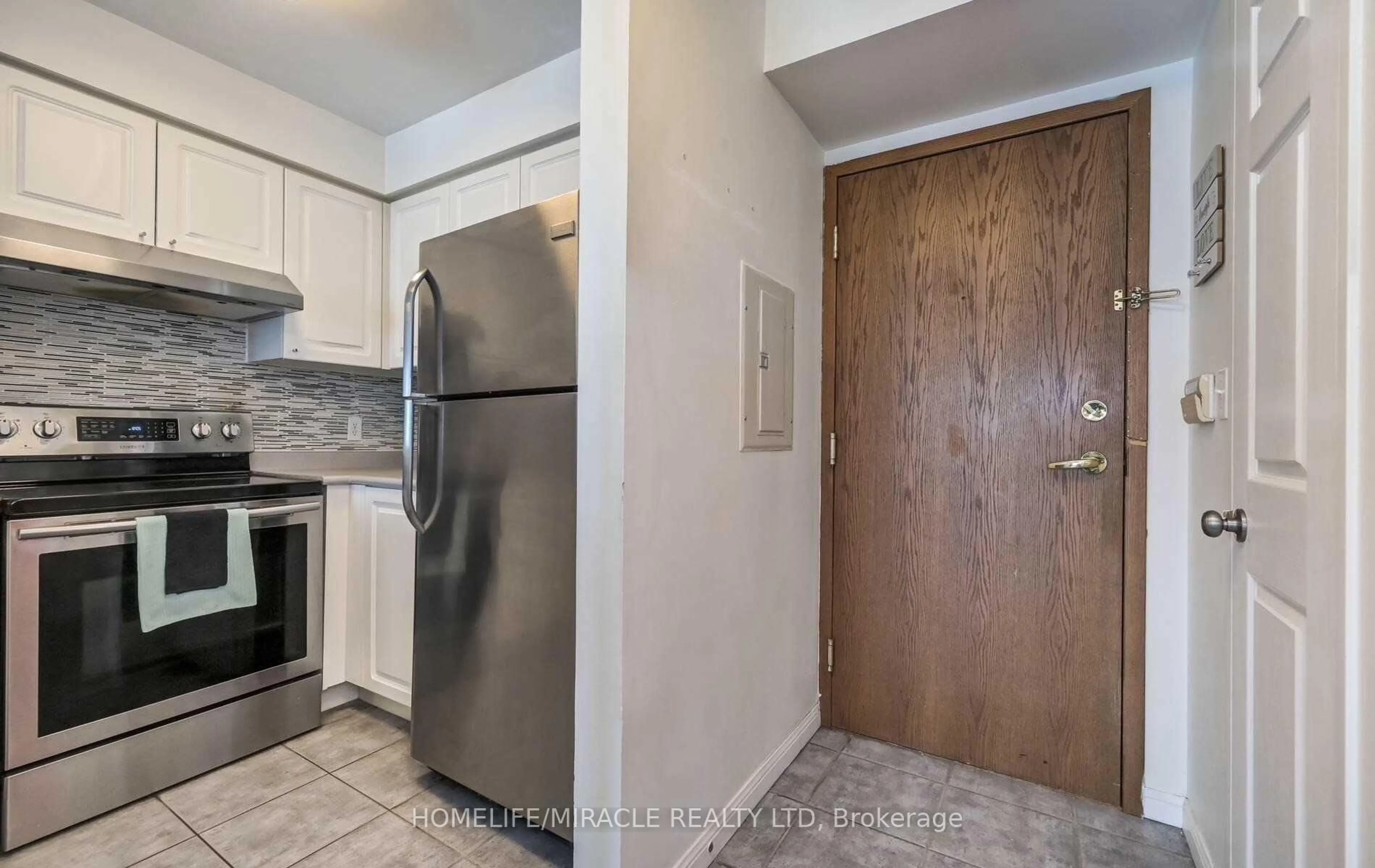 Standard kitchen, unknown for 11 Lee Centre Dr #2305, Toronto Ontario M1H 3J5