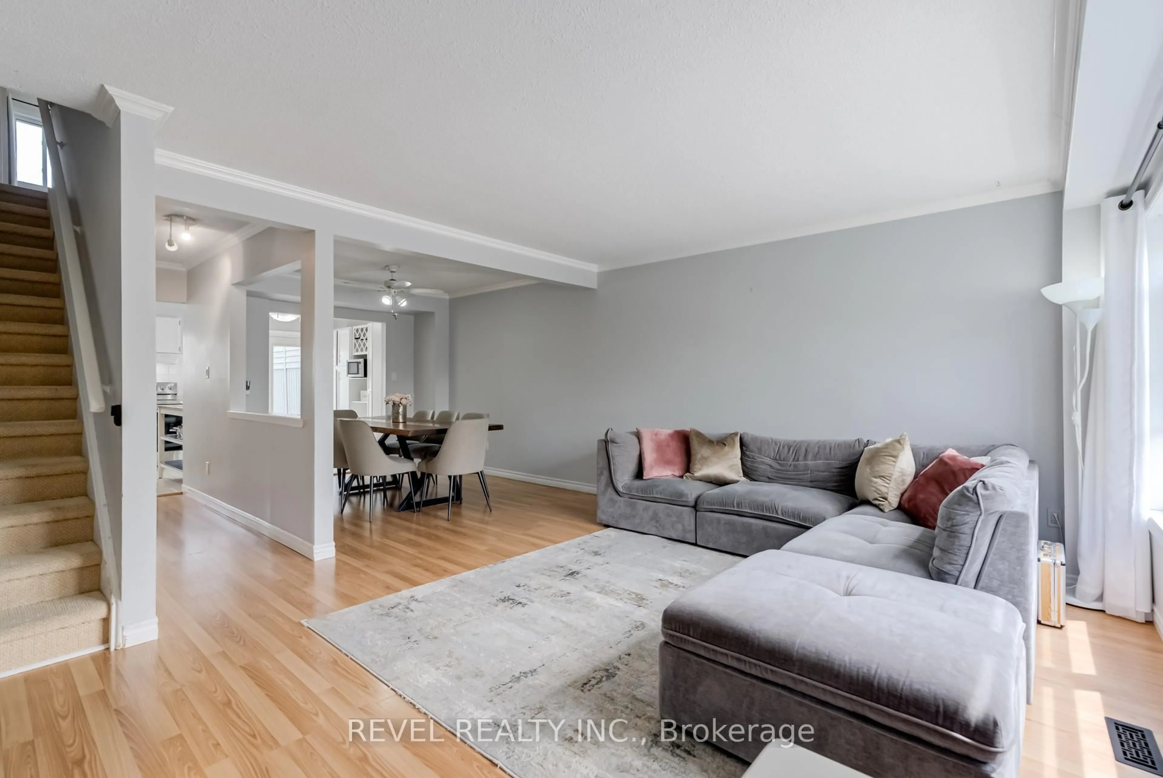 Living room with furniture, unknown for 909 Southridge St, Oshawa Ontario L1H 8A4