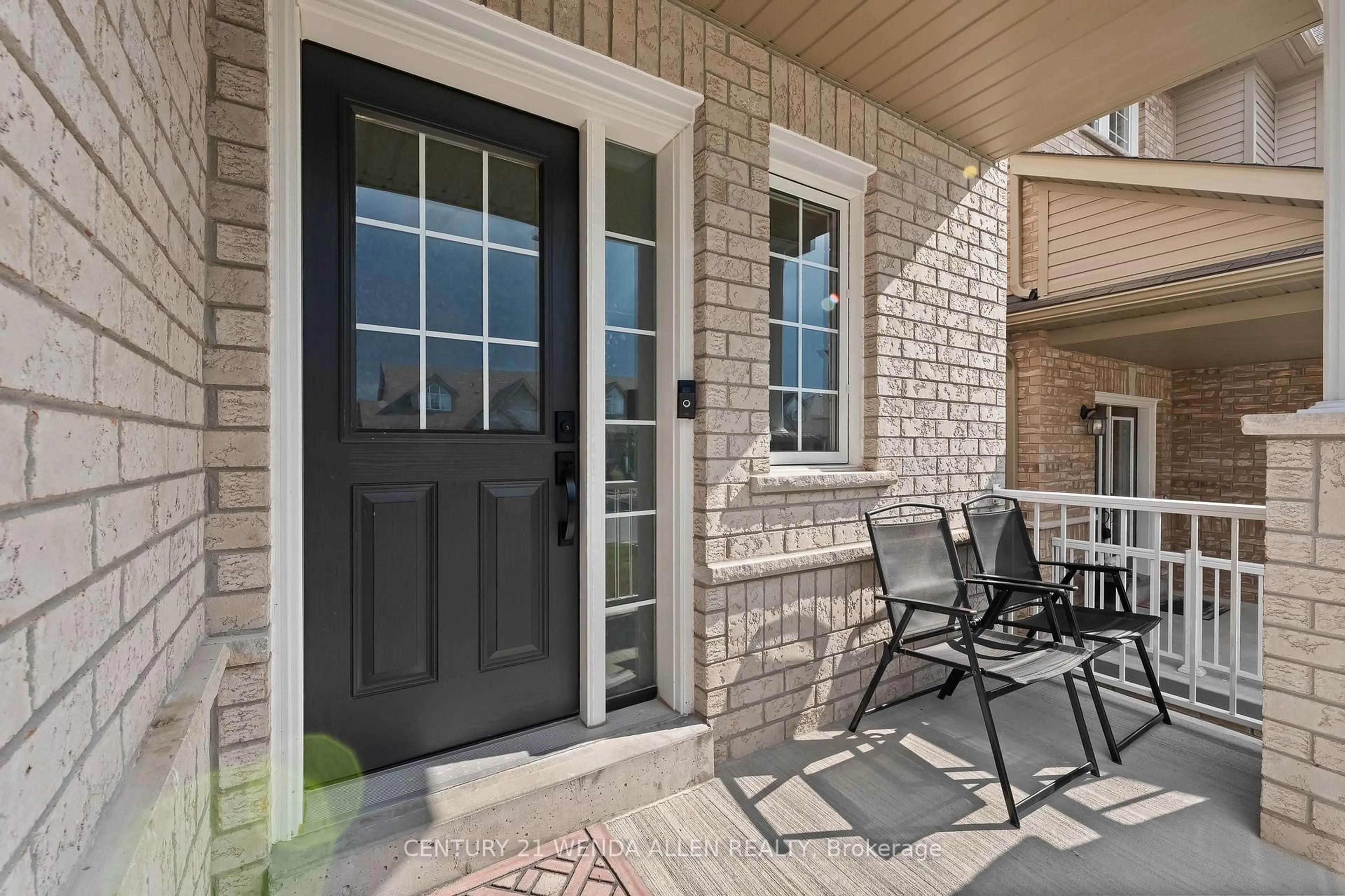 Indoor entryway for 27 Page Pl, Clarington Ontario L1E 0H3