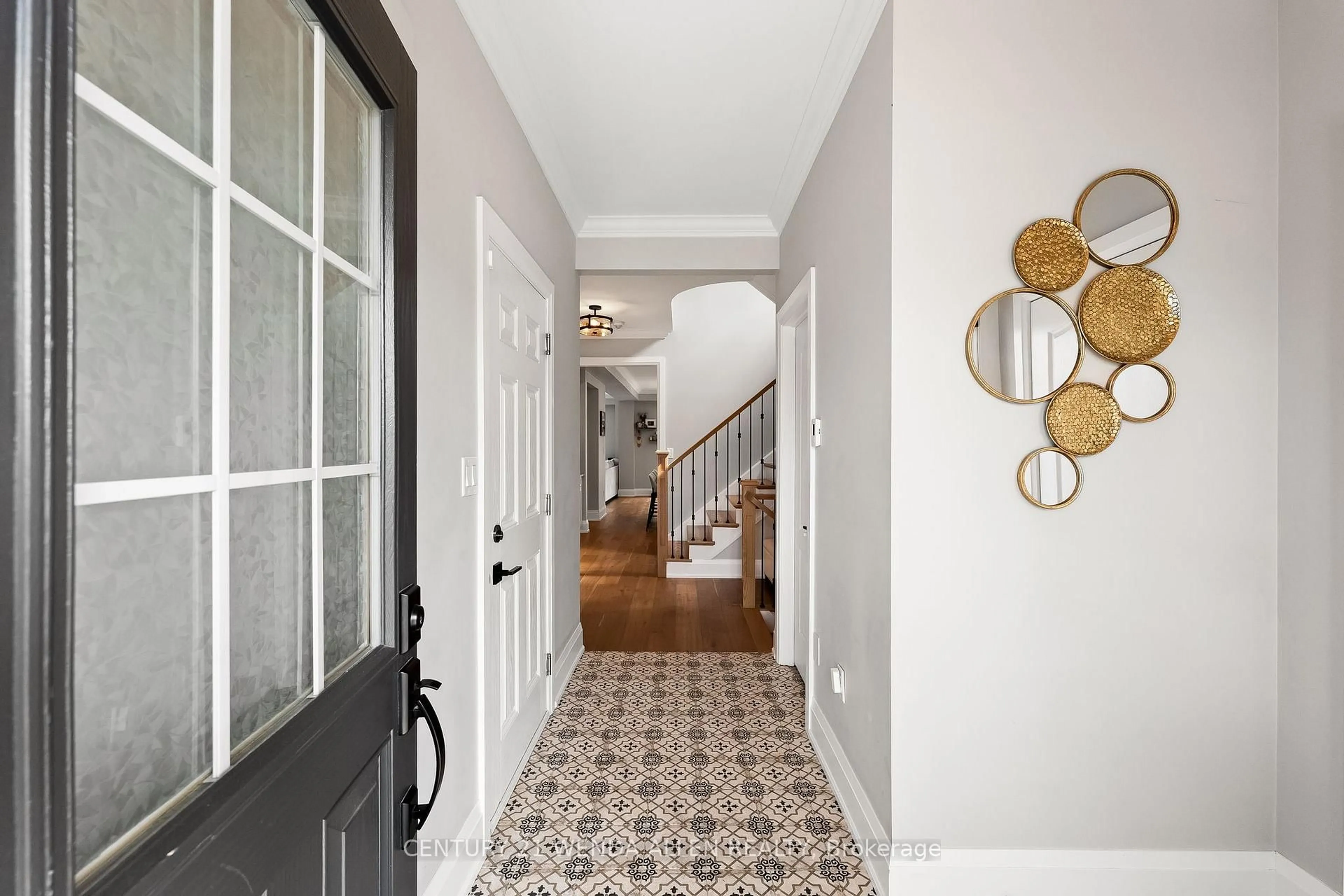 Indoor entryway for 27 Page Pl, Clarington Ontario L1E 0H3