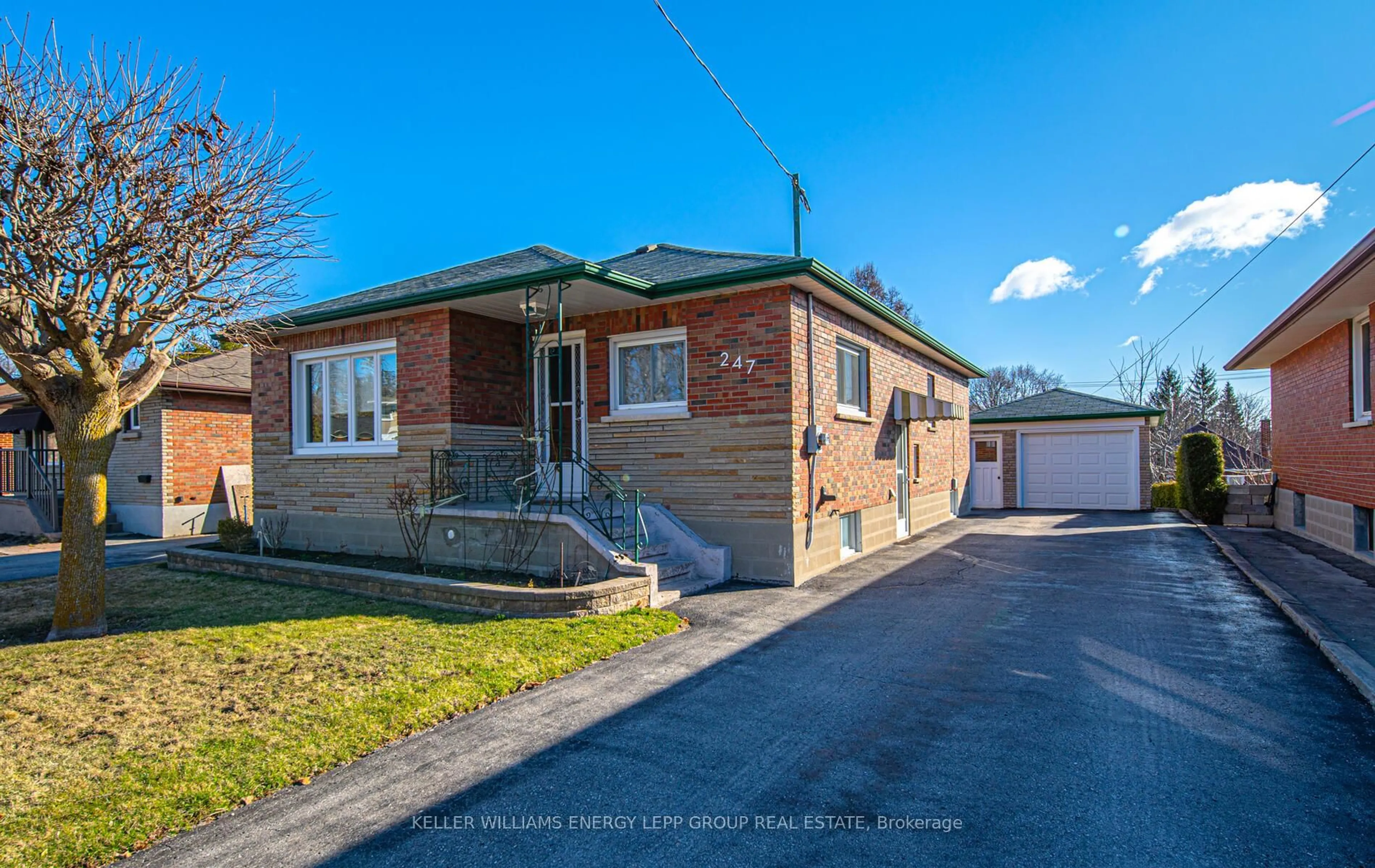 A pic from outside/outdoor area/front of a property/back of a property/a pic from drone, street for 247 Chadburn St, Oshawa Ontario L1H 5V5
