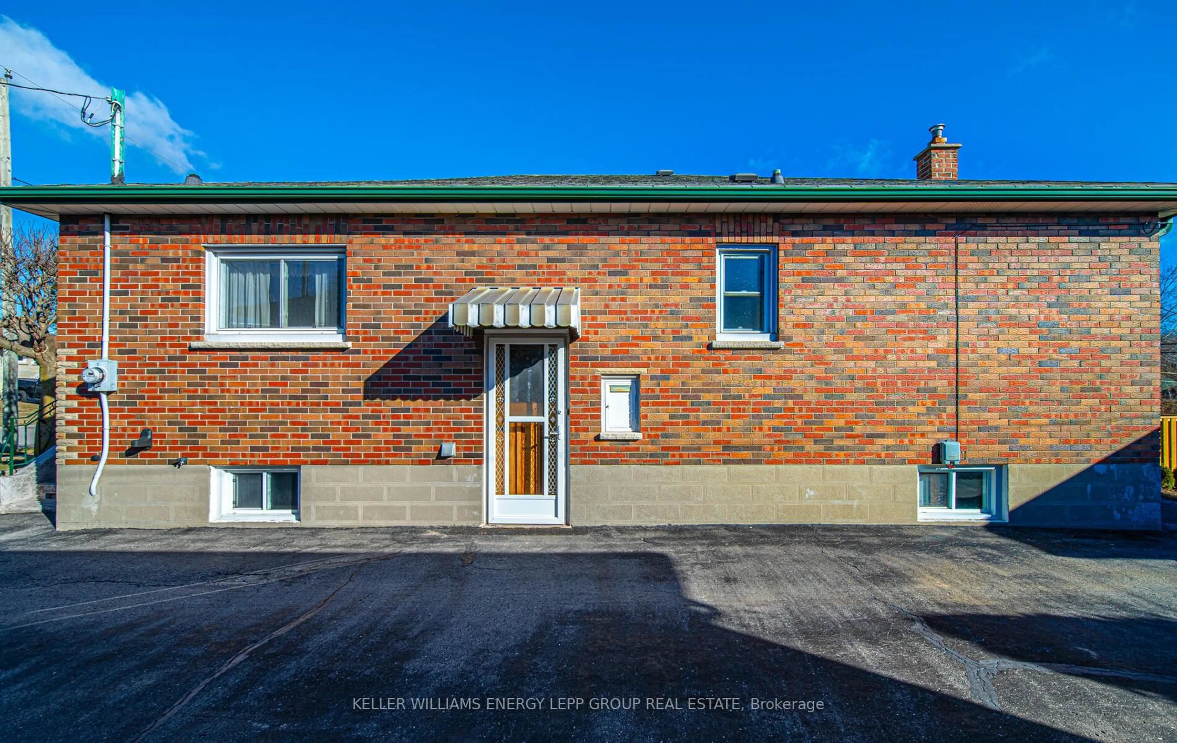 Unknown for 247 Chadburn St, Oshawa Ontario L1H 5V5