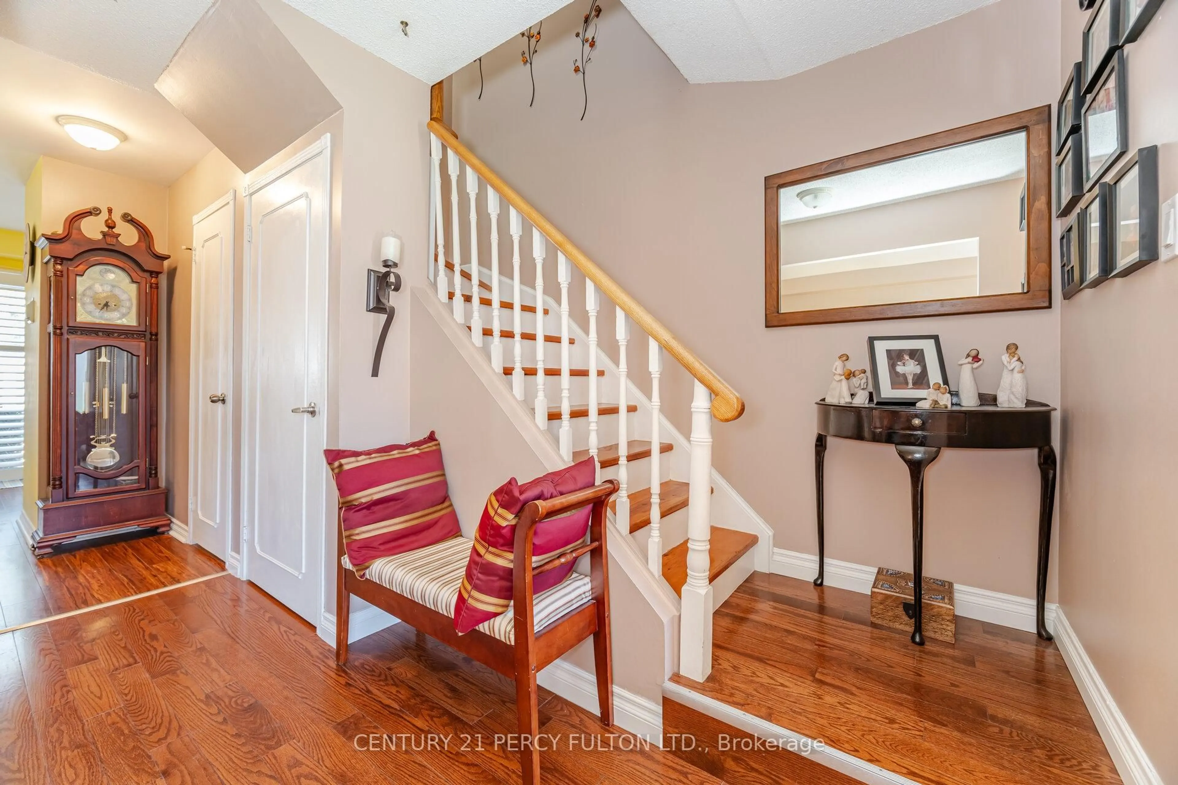 Indoor entryway for 580 Eyer Dr #9, Pickering Ontario L1W 3B7