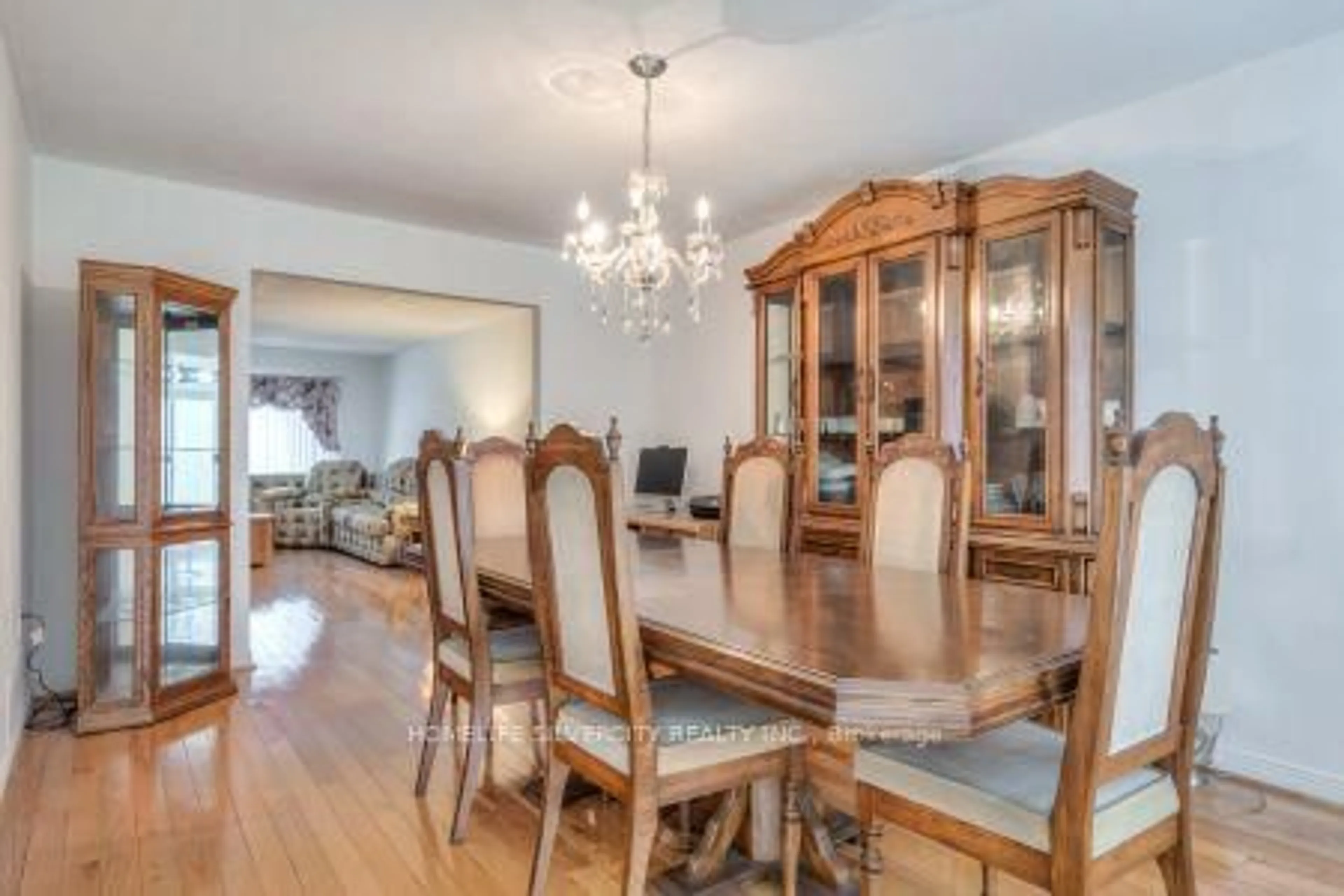 Dining room, wood/laminate floor for 5 Braebrook Dr, Whitby Ontario L1R 1V2