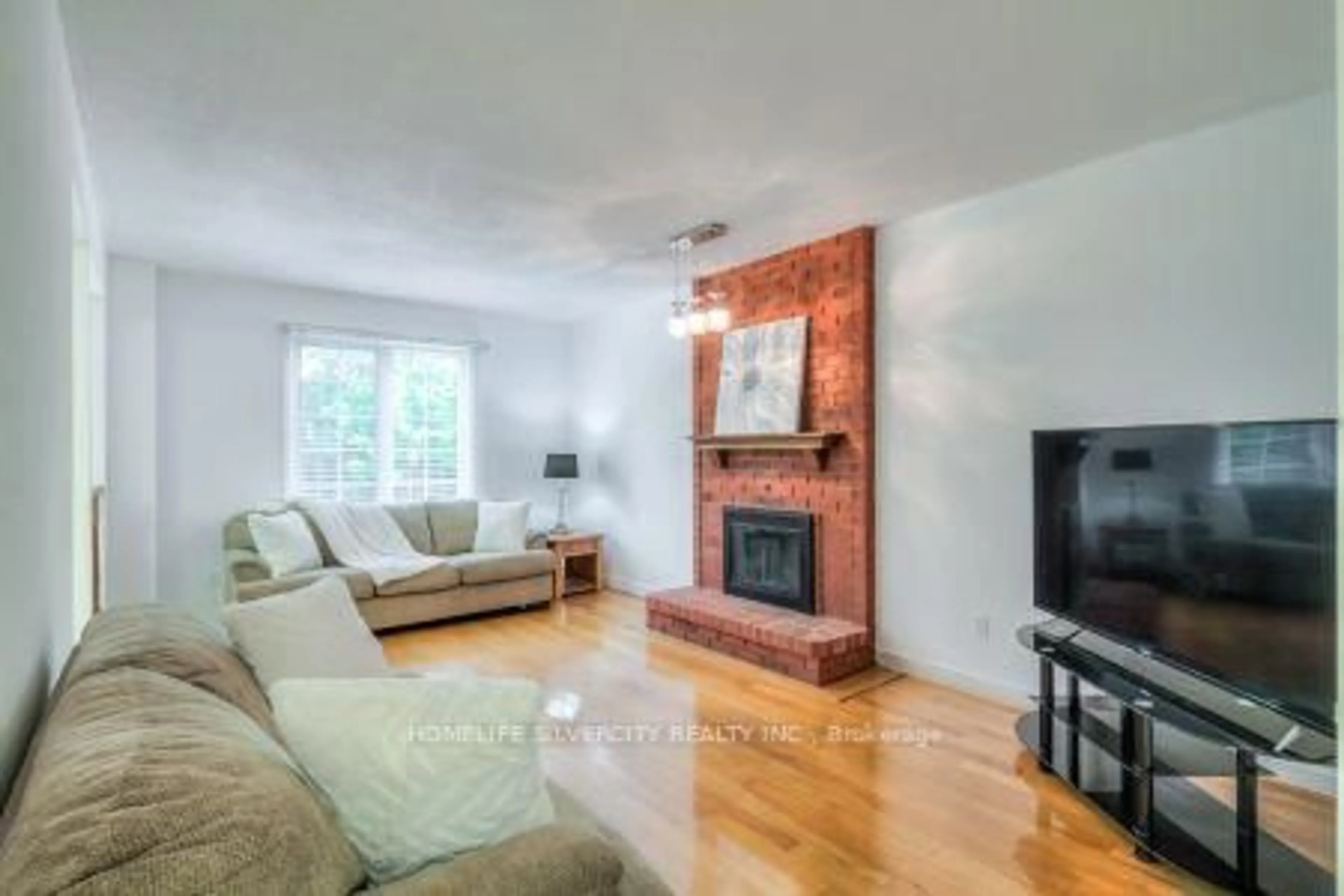 Living room with furniture, unknown for 5 Braebrook Dr, Whitby Ontario L1R 1V2