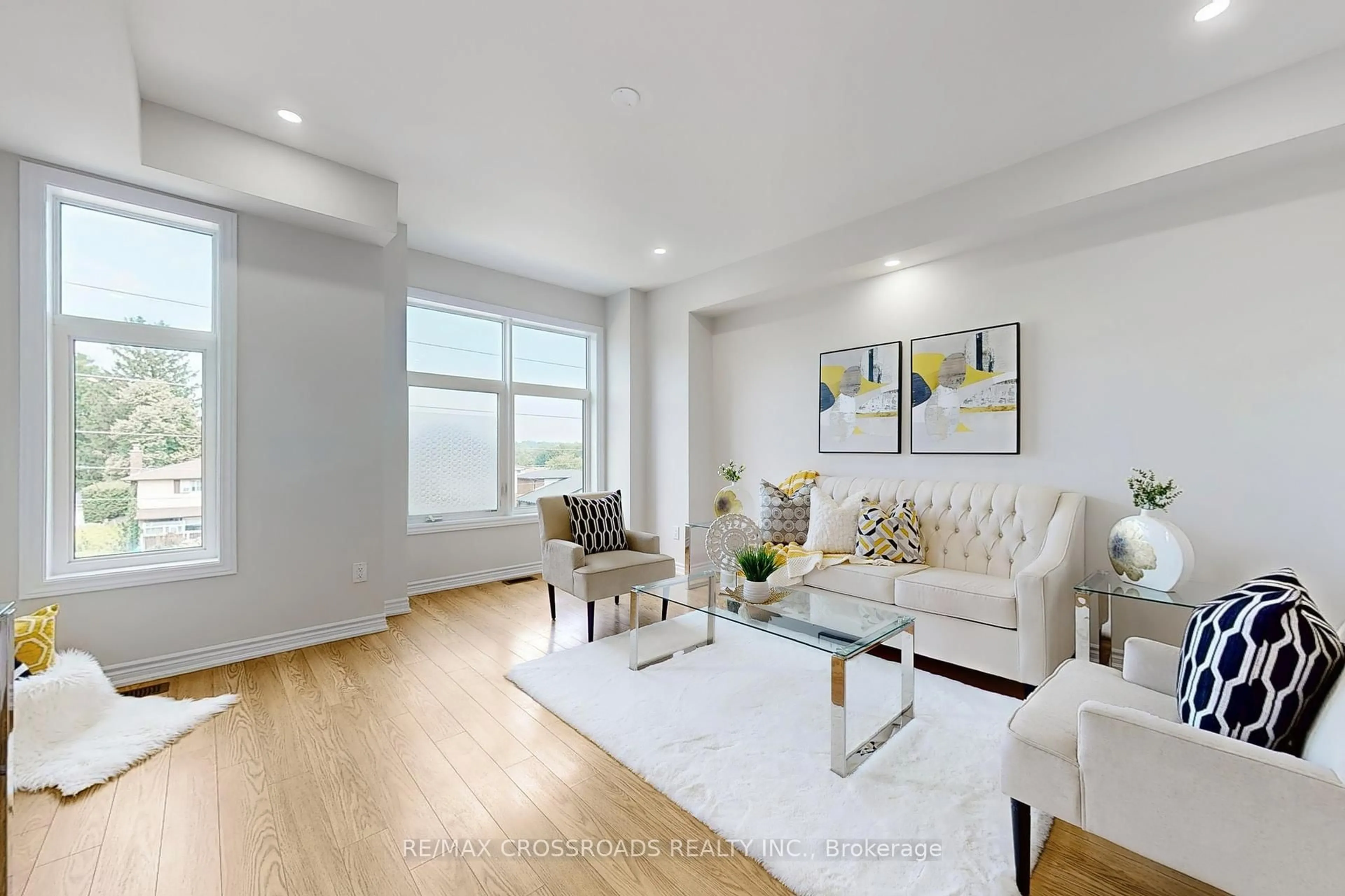 Living room with furniture, unknown for 384 Okanagan Path, Oshawa Ontario L1H 0B1