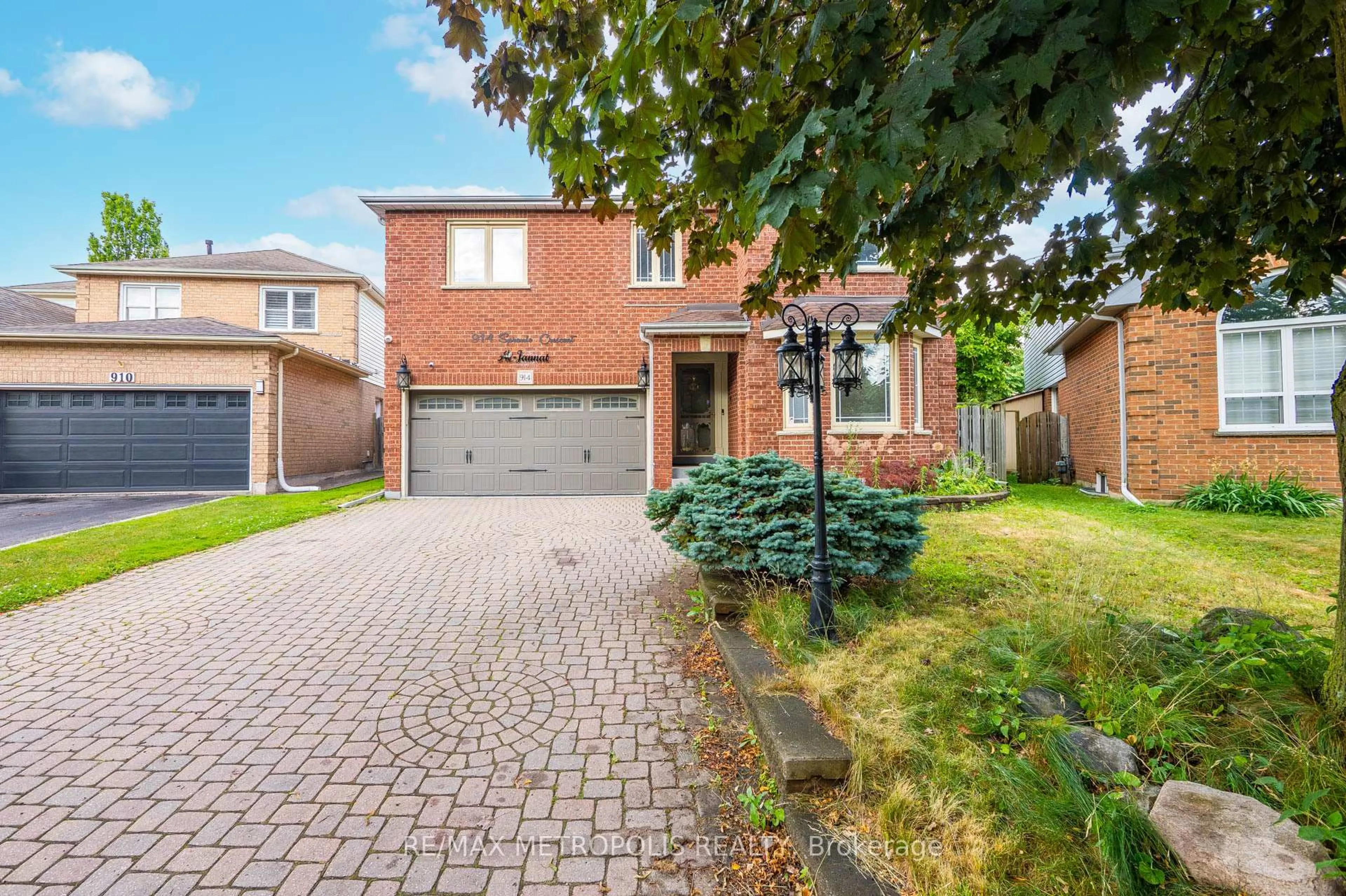 Home with brick exterior material, street for 914 Sproule Cres, Oshawa Ontario L1K 2C8