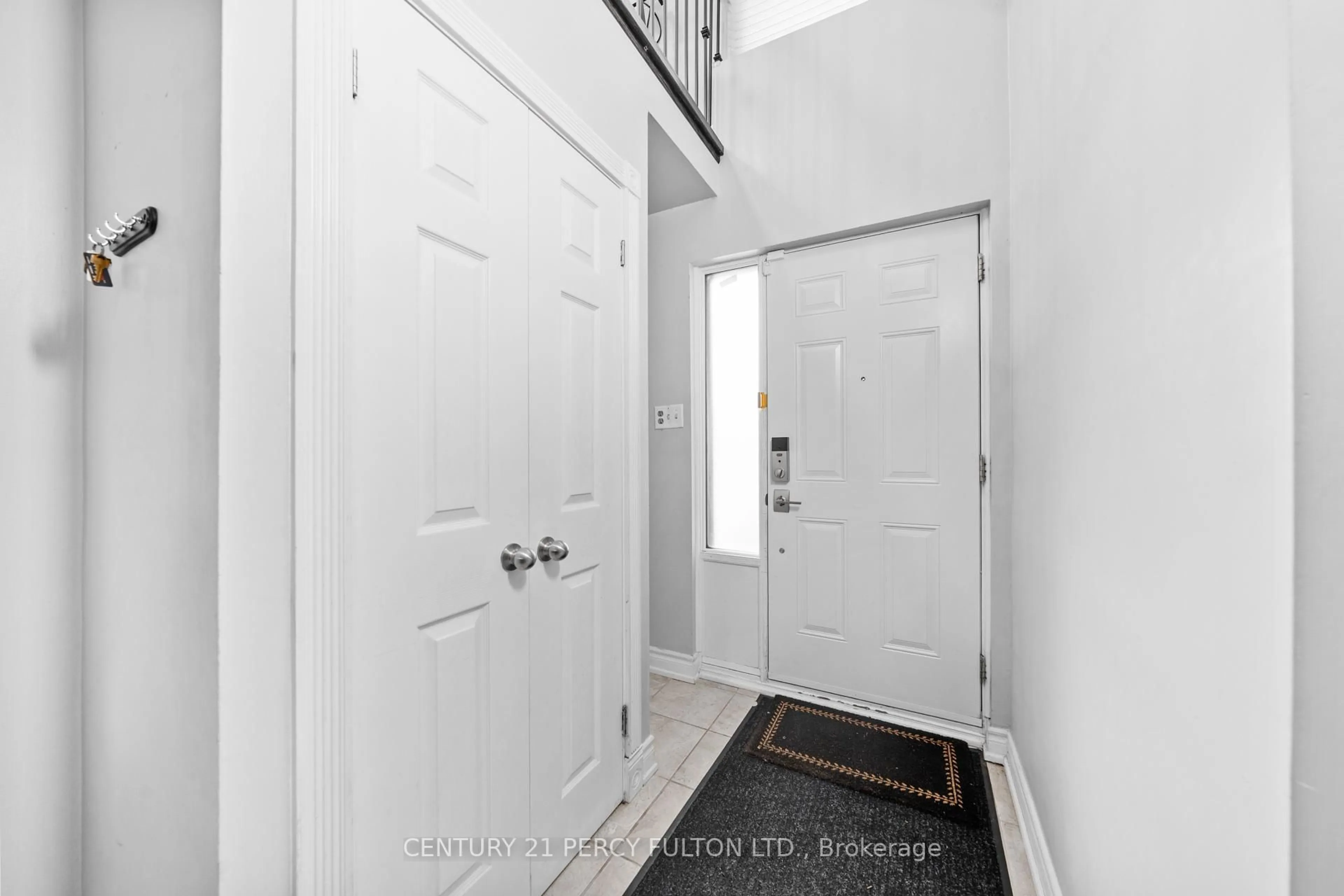 Indoor entryway for 12 The Bridle Path, Clarington Ontario L1C 3W1