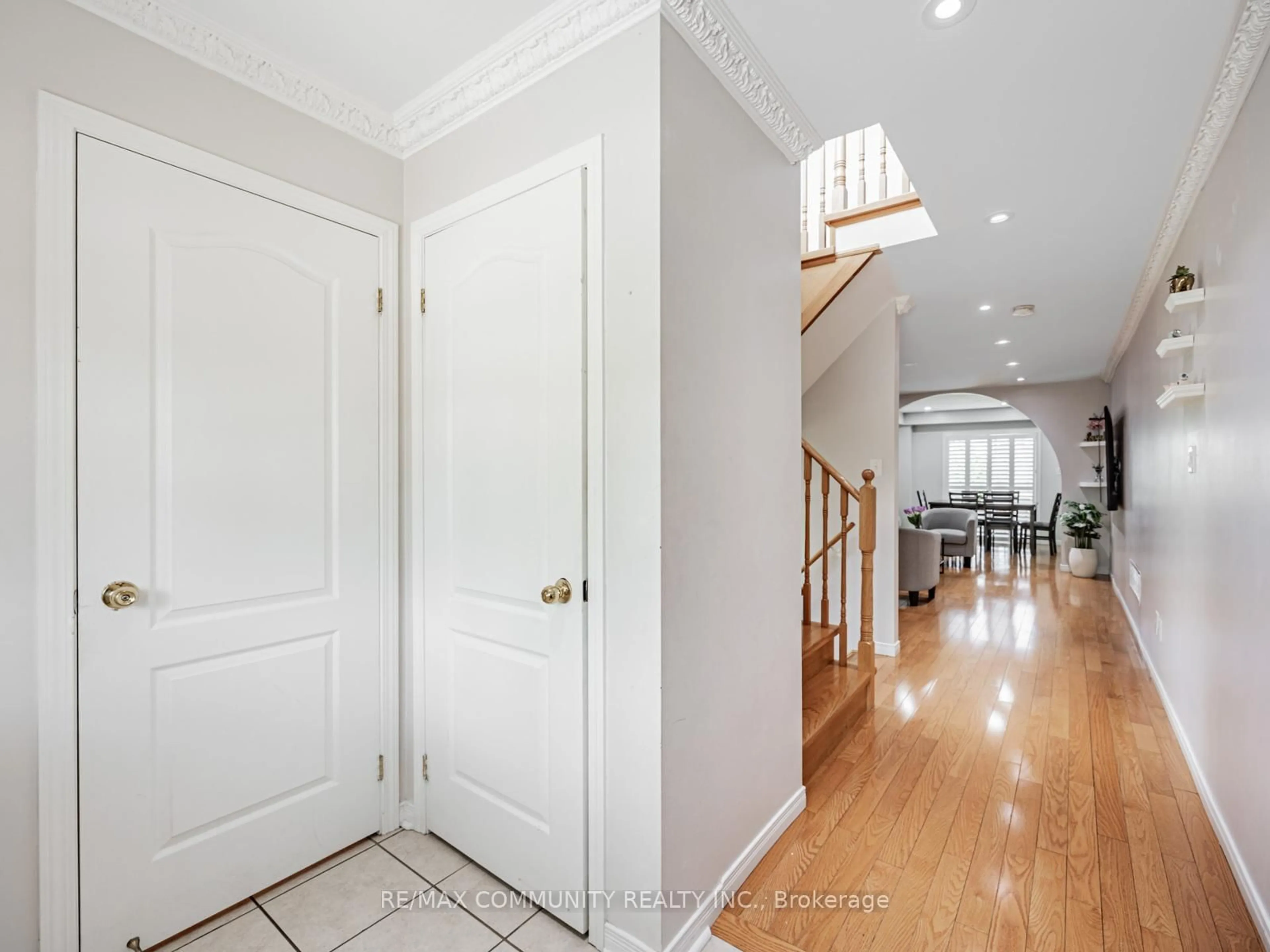 Indoor entryway for 9 Camill Ave, Ajax Ontario L1Z 0K1