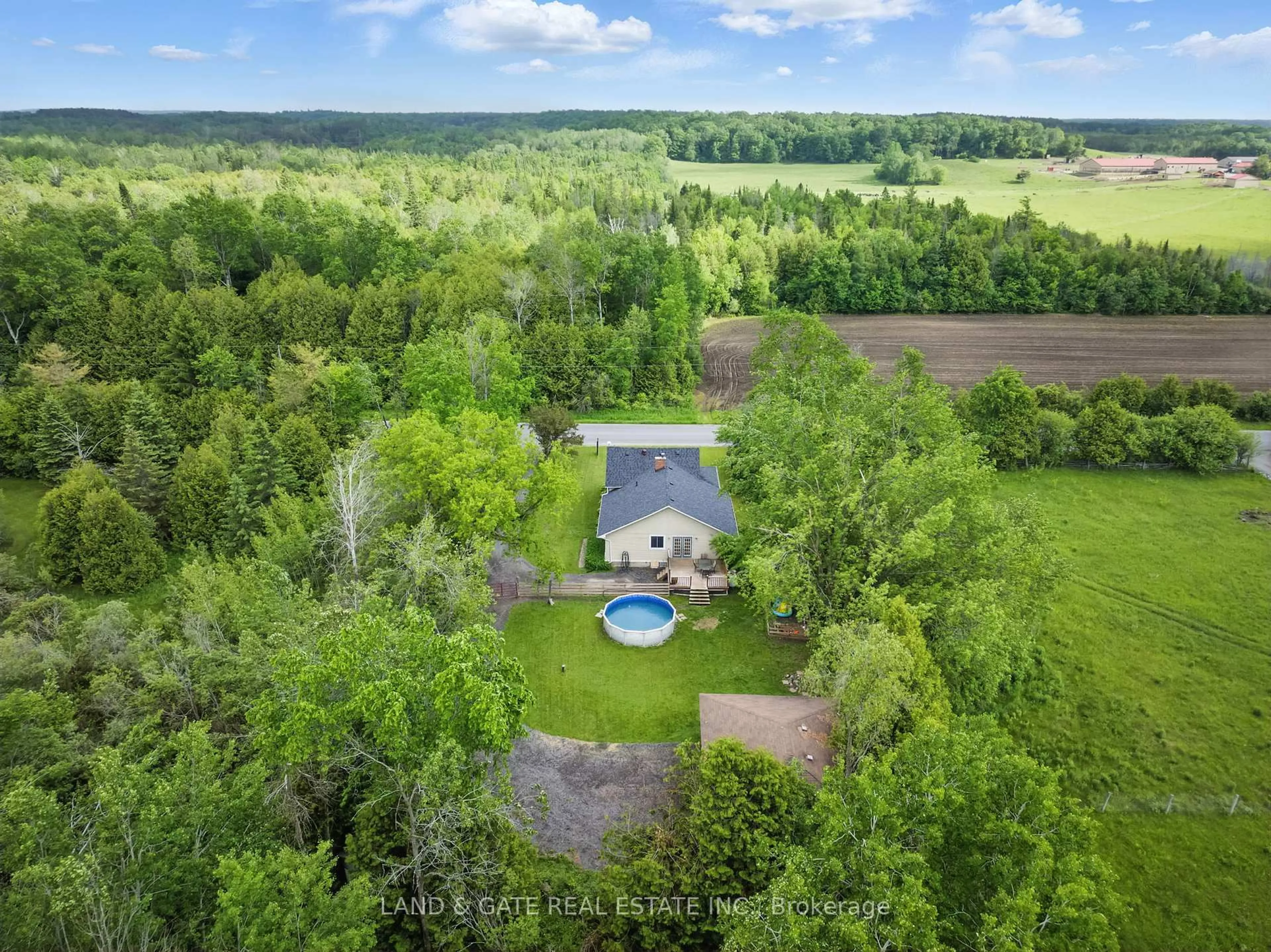 A pic from outside/outdoor area/front of a property/back of a property/a pic from drone, water/lake/river/ocean view for 4501 Devitts Rd, Scugog Ontario L0B 1B0