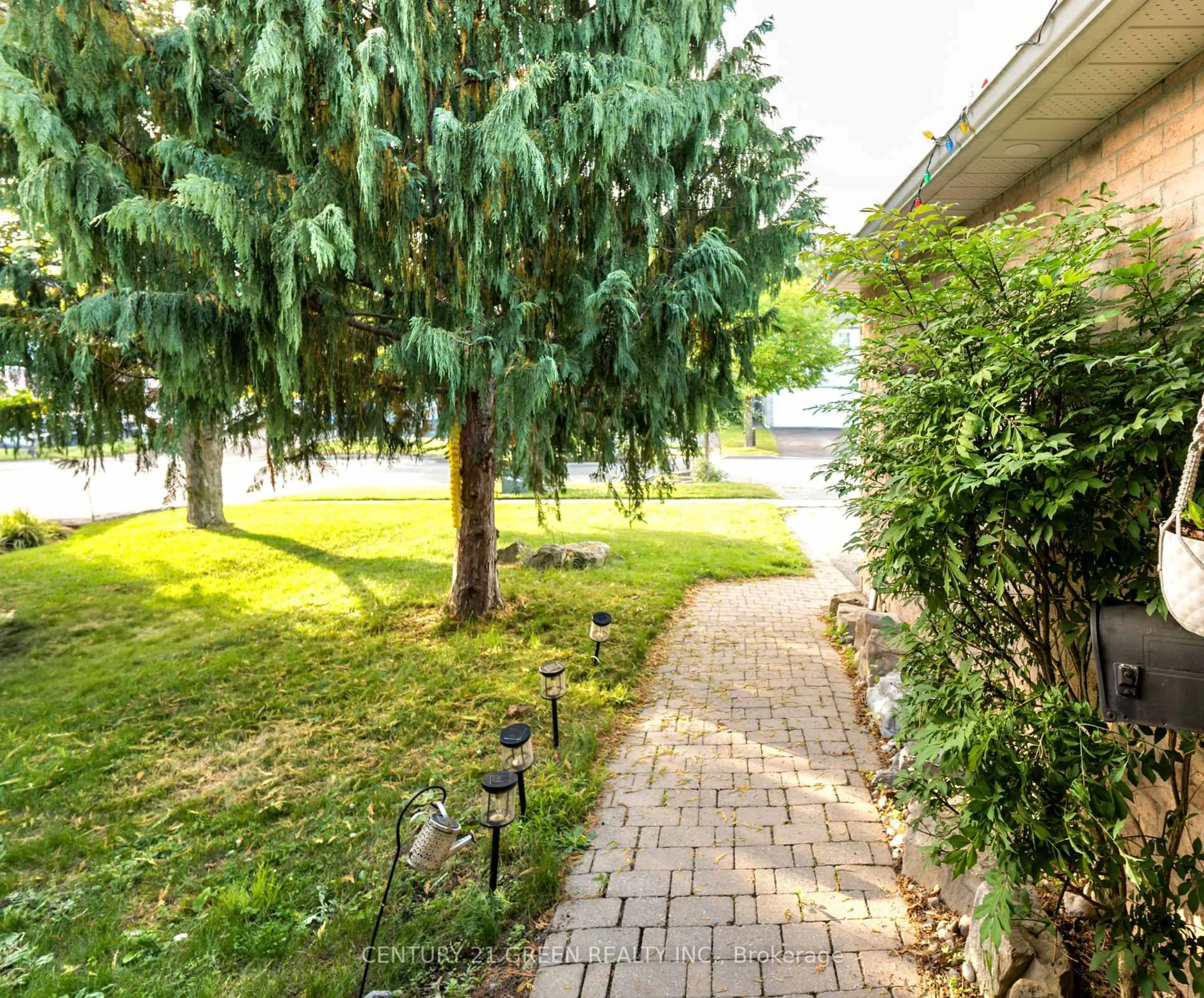 Patio, street for 13 Alderbrook Dr, Clarington Ontario L1E 1N4