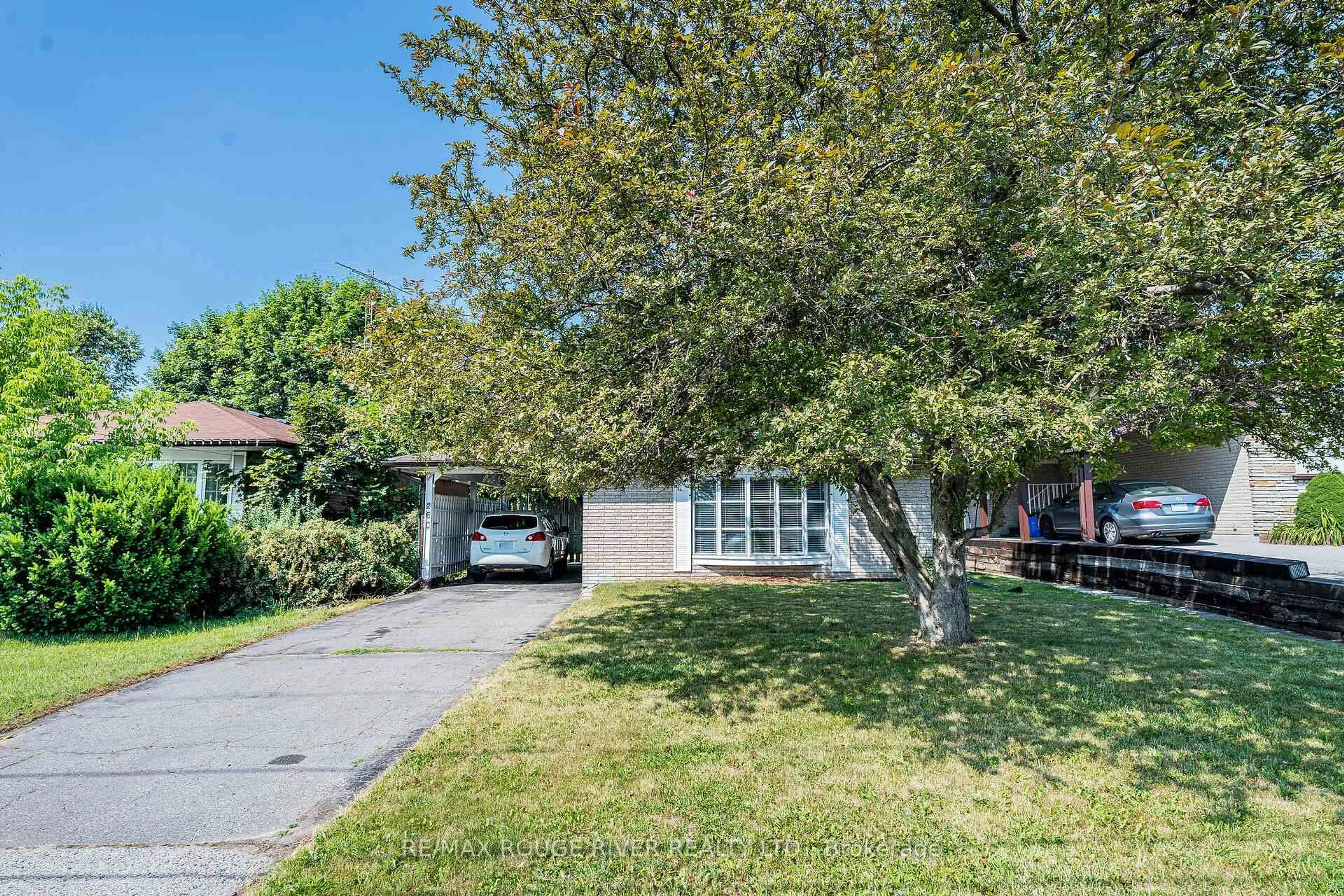A pic from outside/outdoor area/front of a property/back of a property/a pic from drone, street for 260 Harmony Rd, Oshawa Ontario L1G 6L5