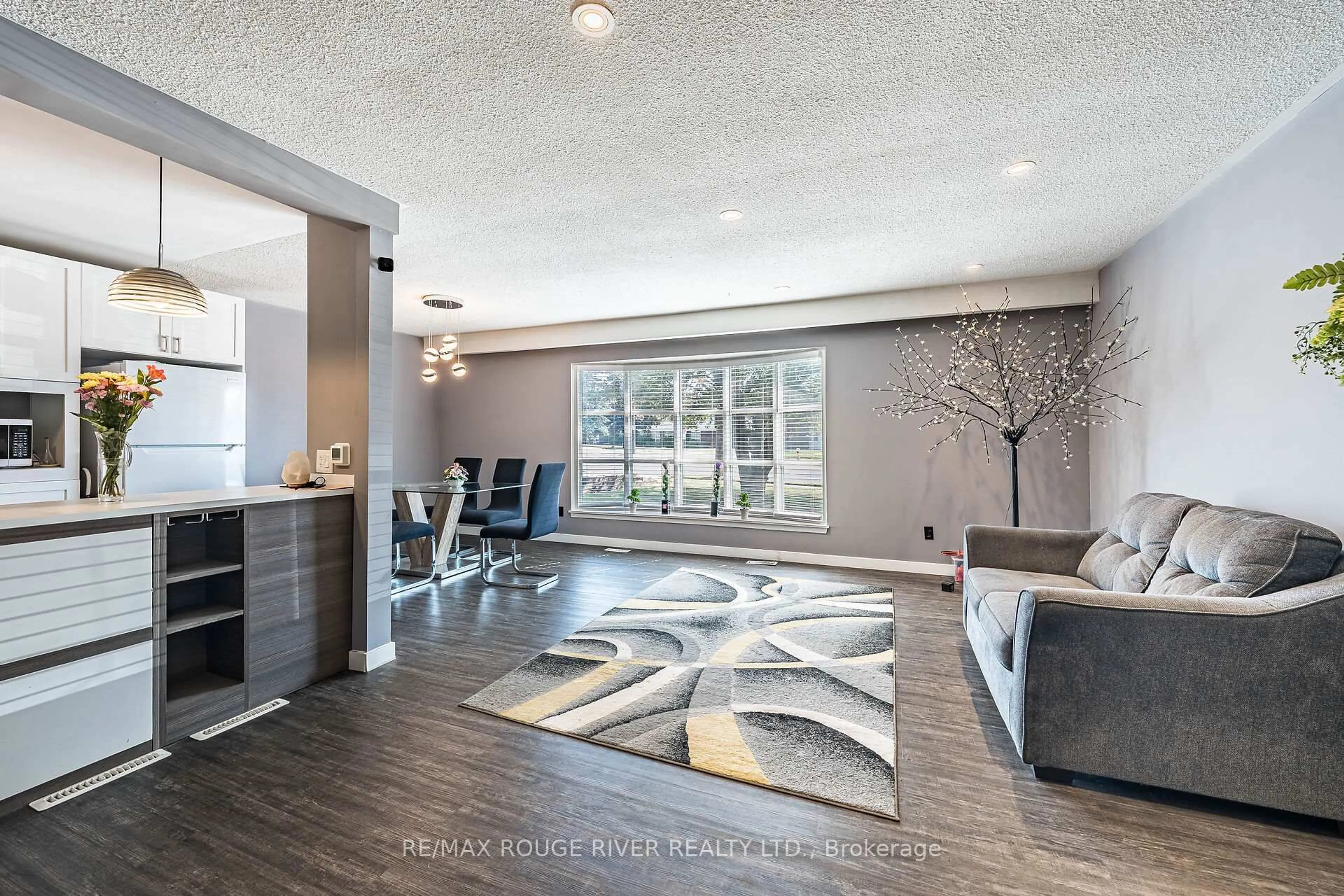 Unknown for 260 Harmony Rd, Oshawa Ontario L1G 6L5