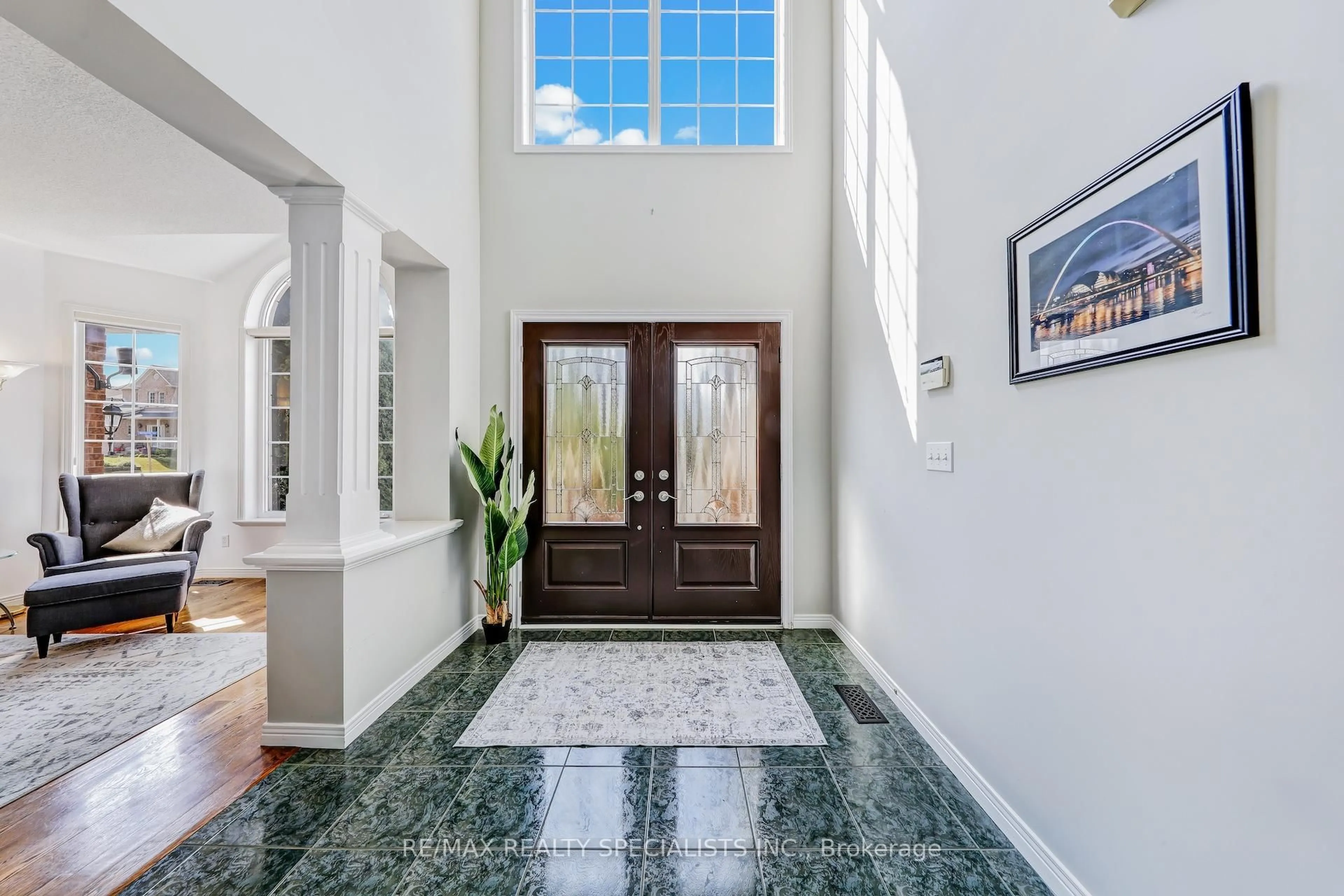 Indoor foyer for 570 Blackwood Blvd, Oshawa Ontario L1K 2N6