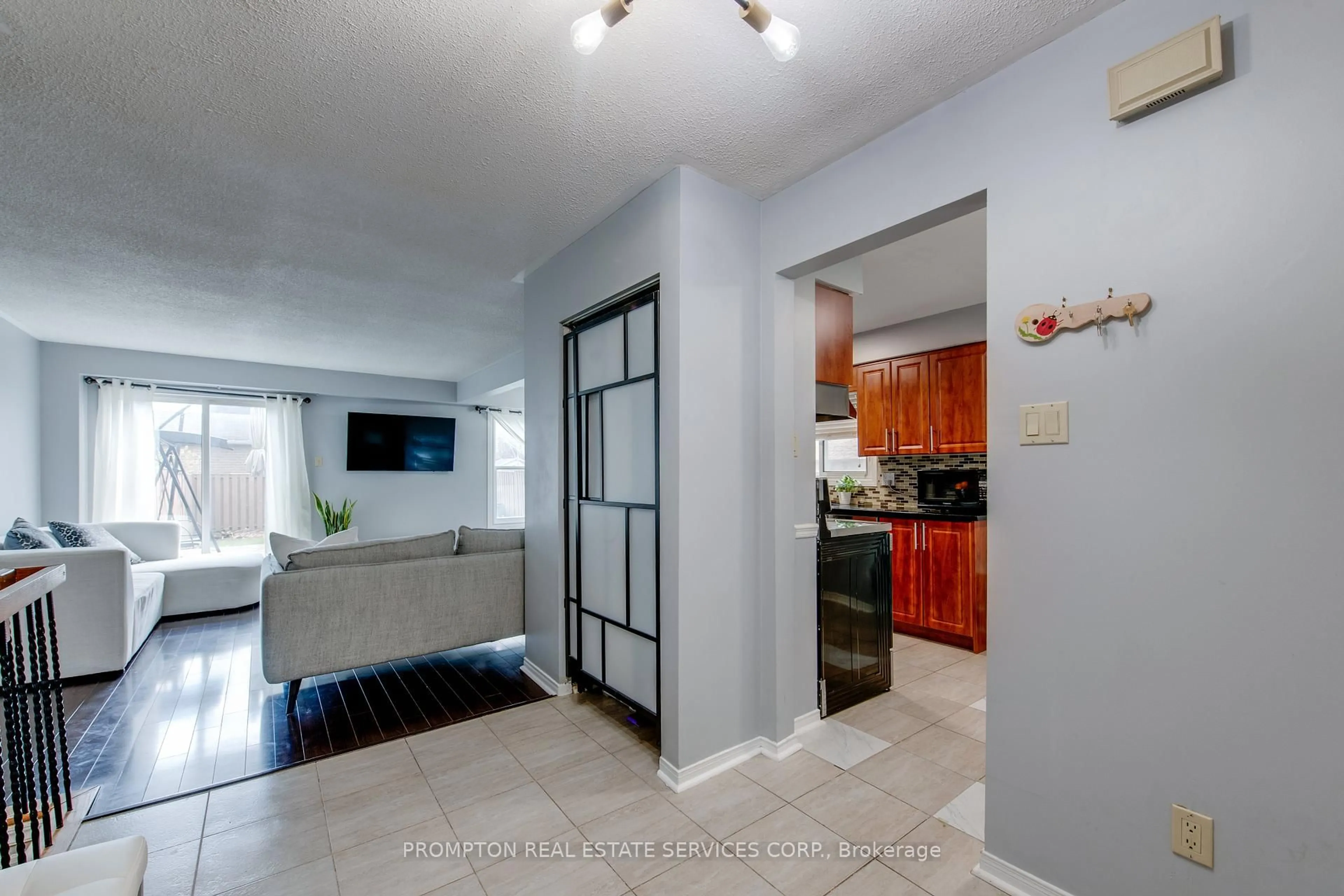 Unknown for 39 Frost Dr, Whitby Ontario L1P 1C8
