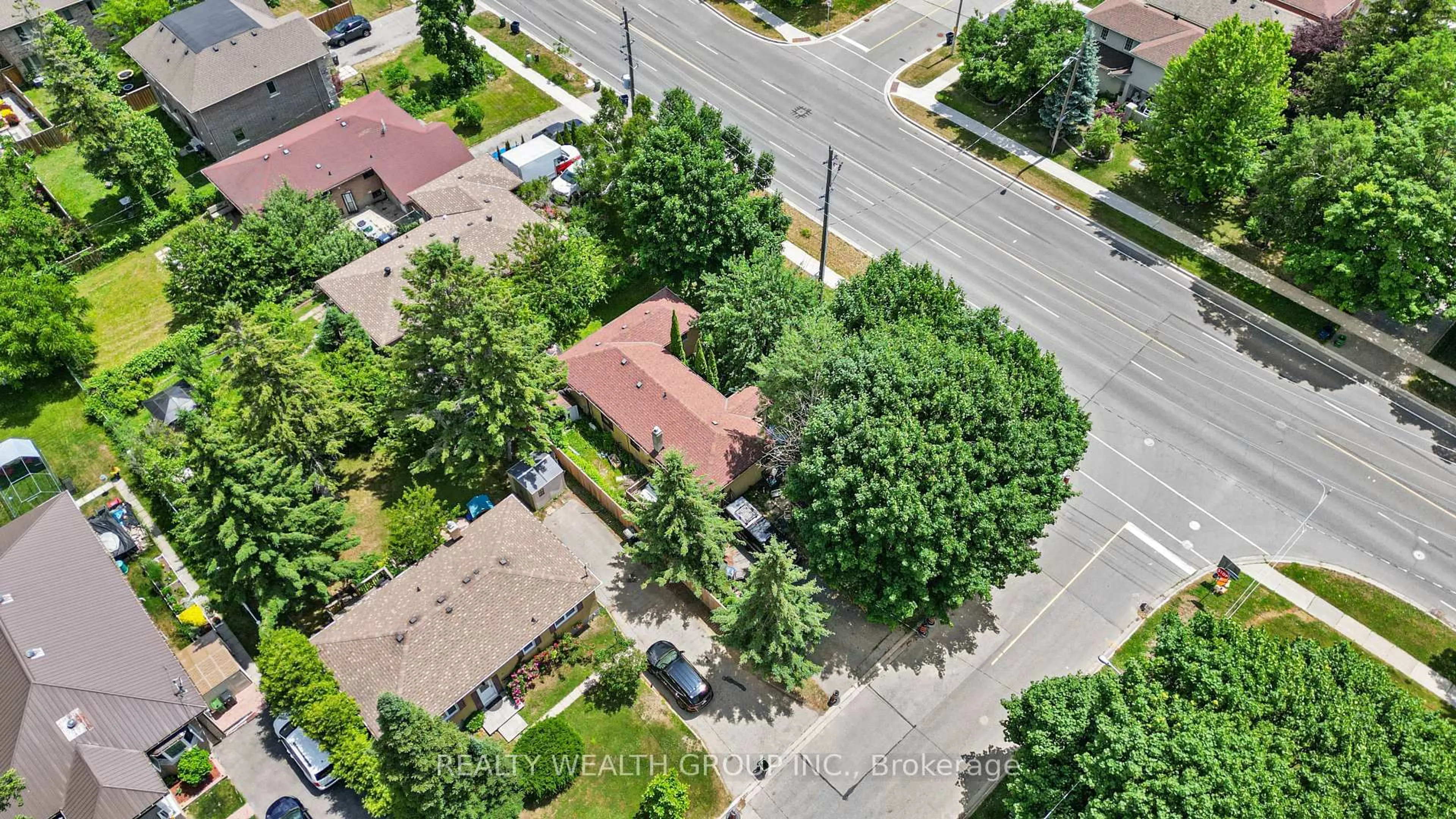 A pic from outside/outdoor area/front of a property/back of a property/a pic from drone, street for 4450 Lawrence Ave, Toronto Ontario M1E 2T9