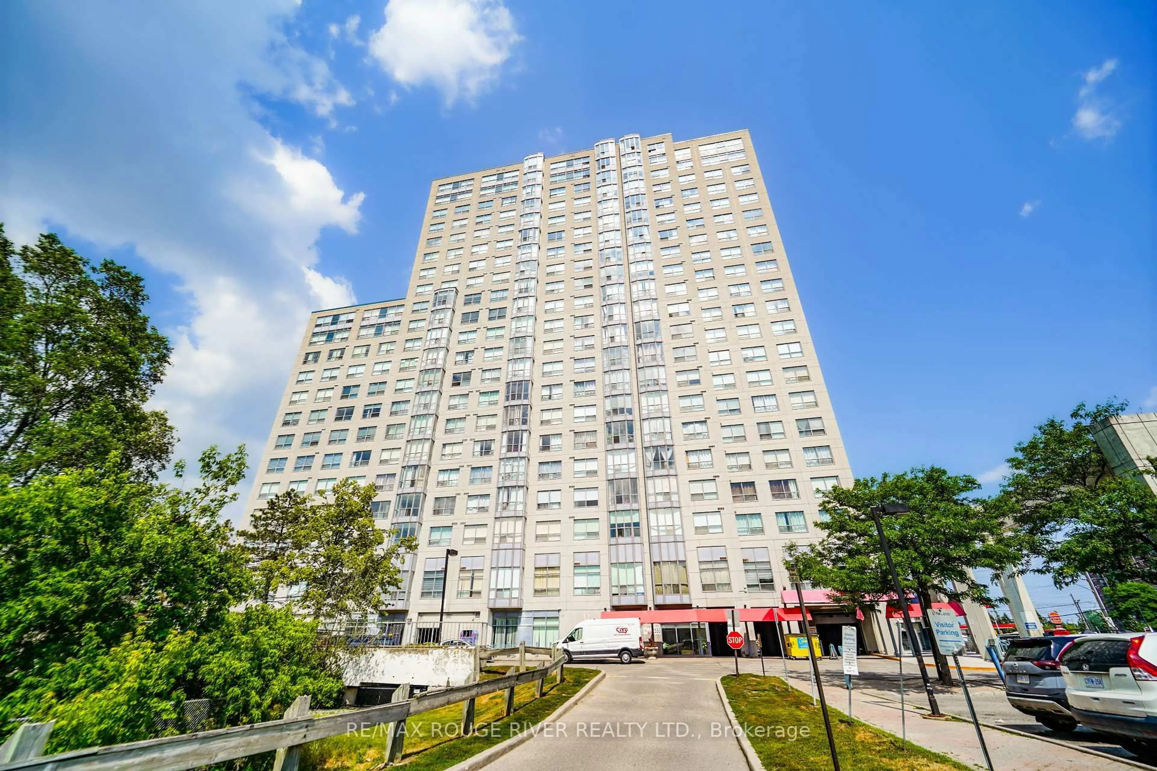 Patio, building for 2550 Lawrence Ave #720, Toronto Ontario M1P 2R7