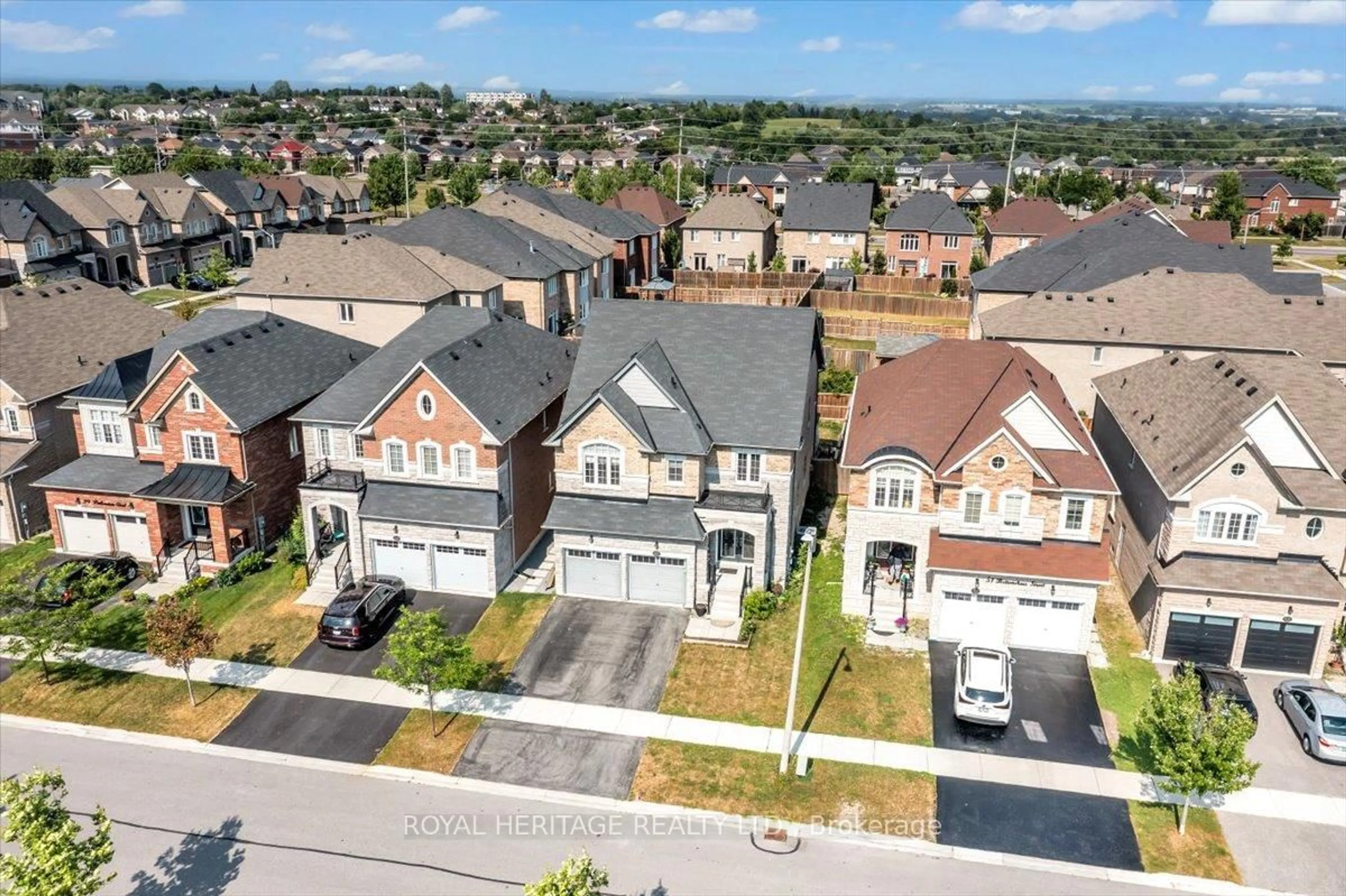 A pic from outside/outdoor area/front of a property/back of a property/a pic from drone, street for 47 Buttonshaw St, Clarington Ontario L1C 0S5