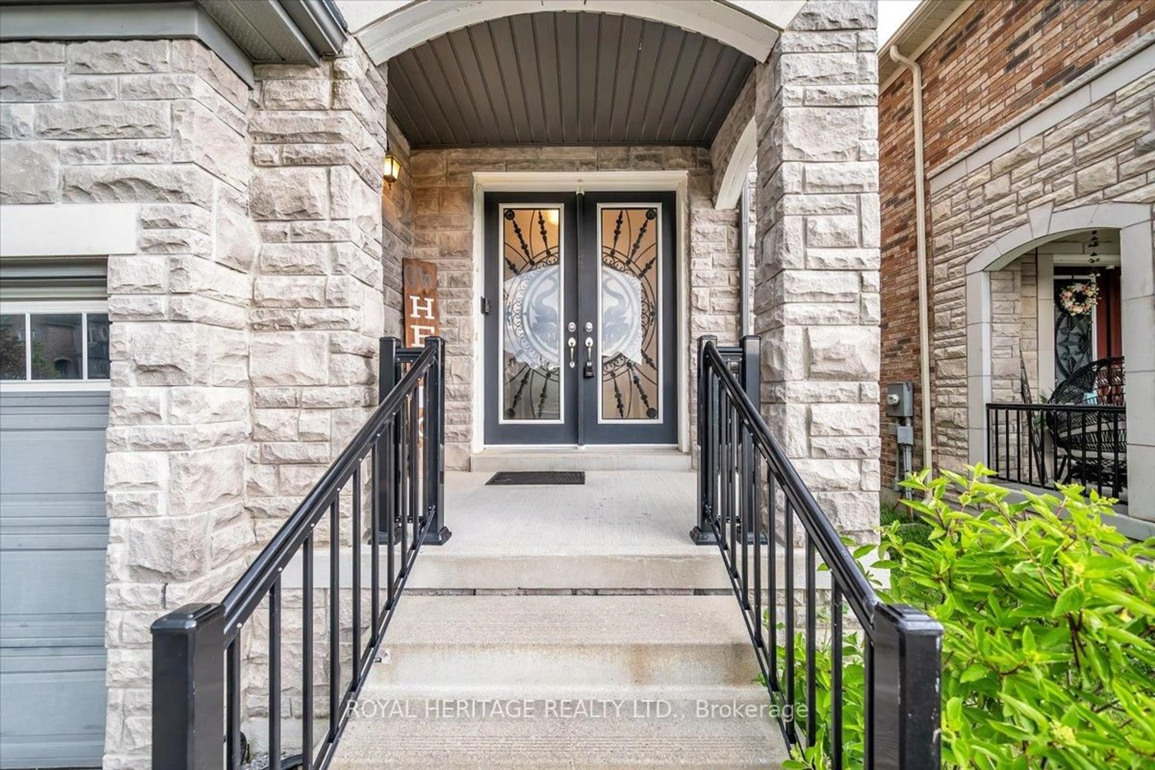 Indoor entryway for 47 Buttonshaw St, Clarington Ontario L1C 0S5