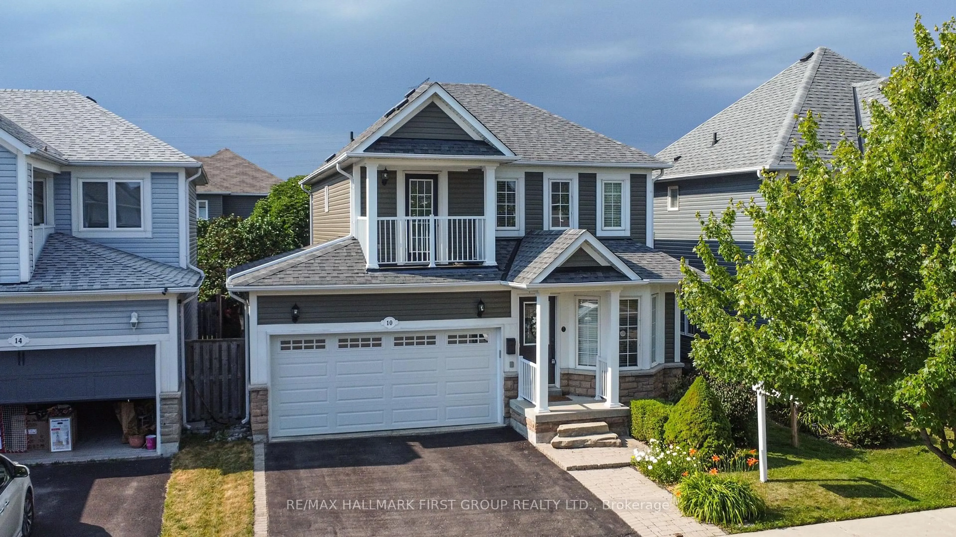 A pic from outside/outdoor area/front of a property/back of a property/a pic from drone, street for 10 Stillwell Lane, Clarington Ontario L1B 1R4