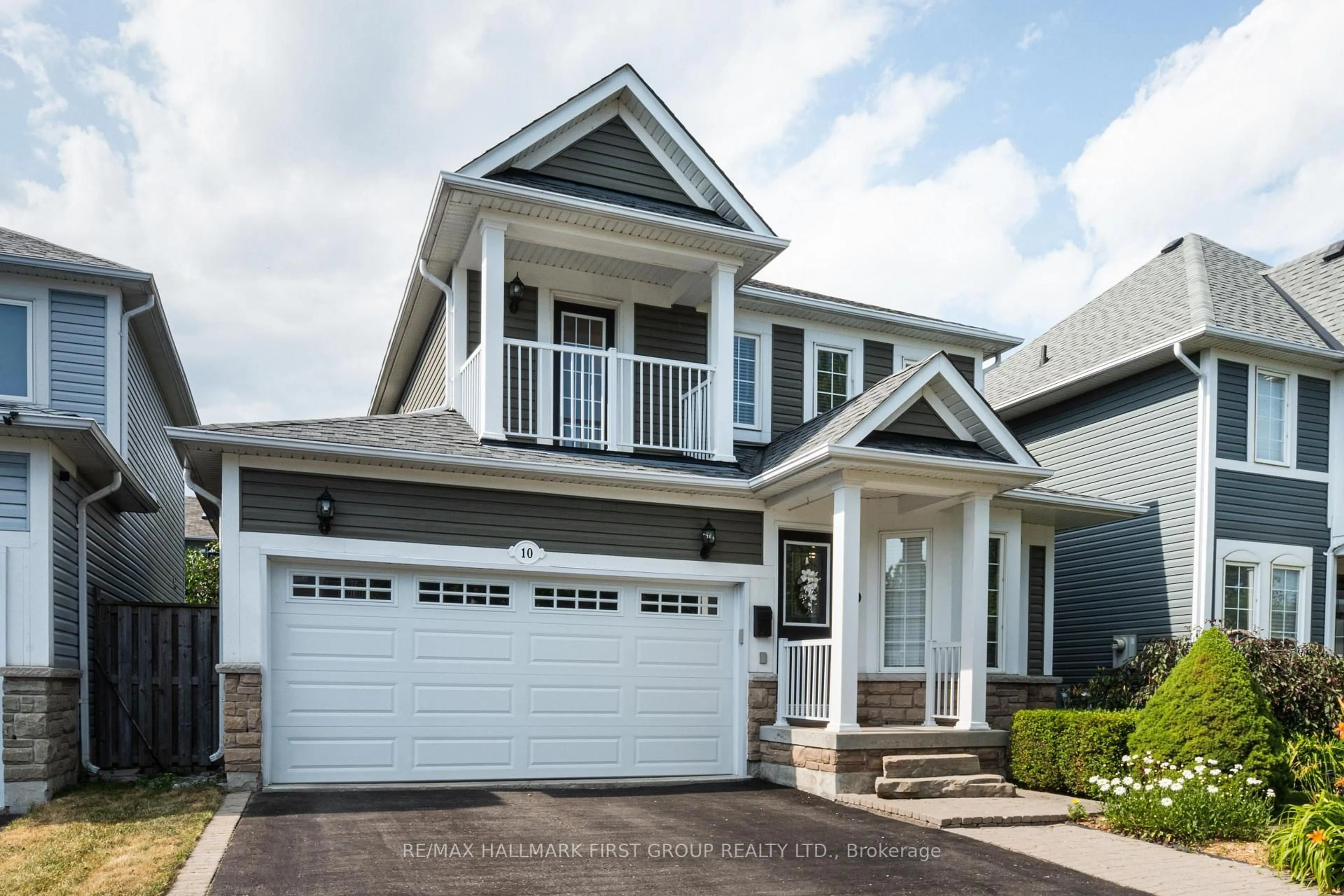 Home with vinyl exterior material, street for 10 Stillwell Lane, Clarington Ontario L1B 1R4