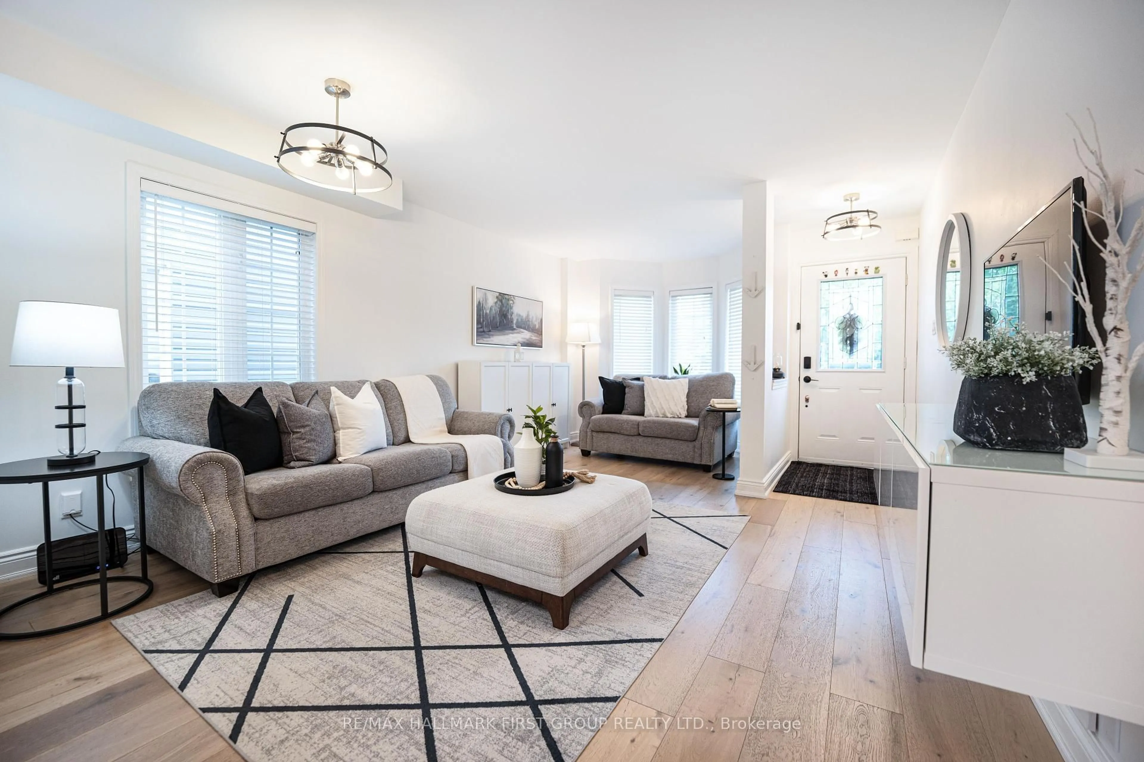 Living room with furniture, unknown for 10 Stillwell Lane, Clarington Ontario L1B 1R4