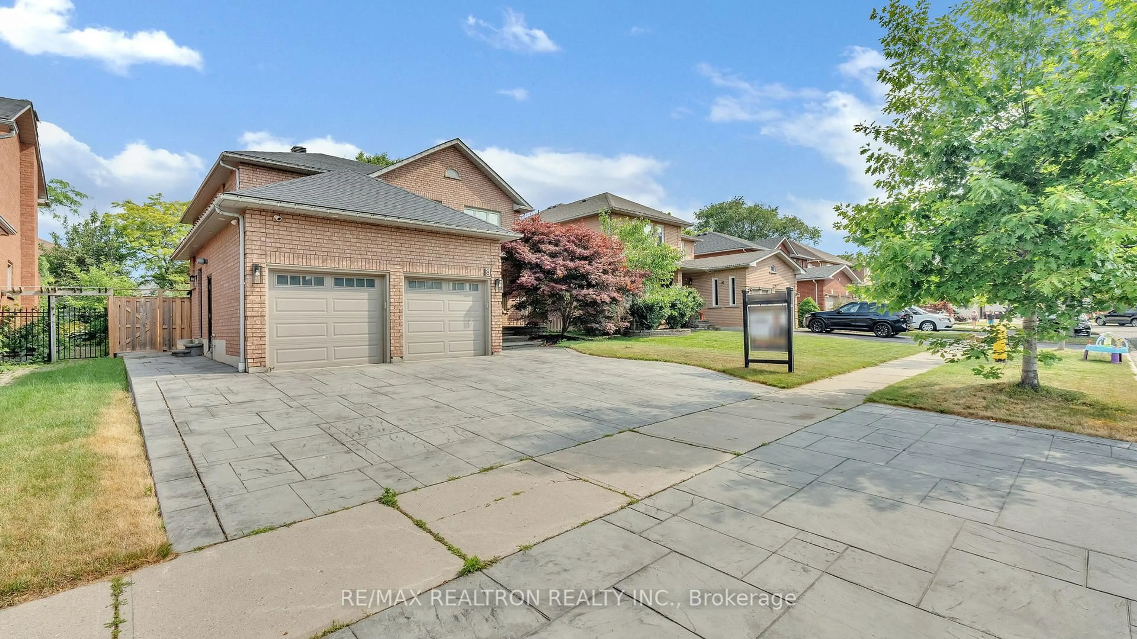 Unknown for 8 Falstaff Cres, Whitby Ontario L1R 1W3