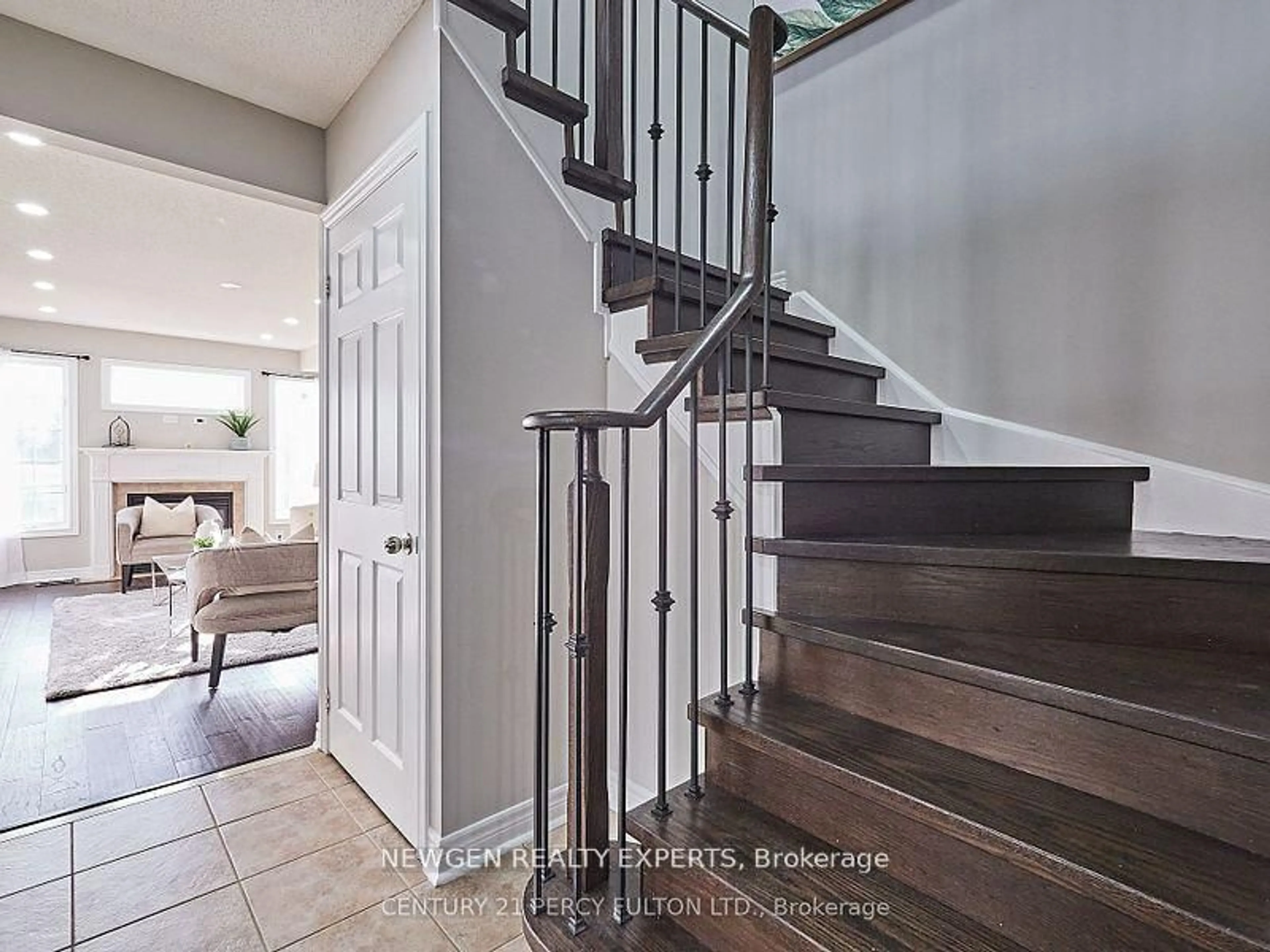 Indoor entryway for 140 Atherton Ave, Ajax Ontario L1T 0L2