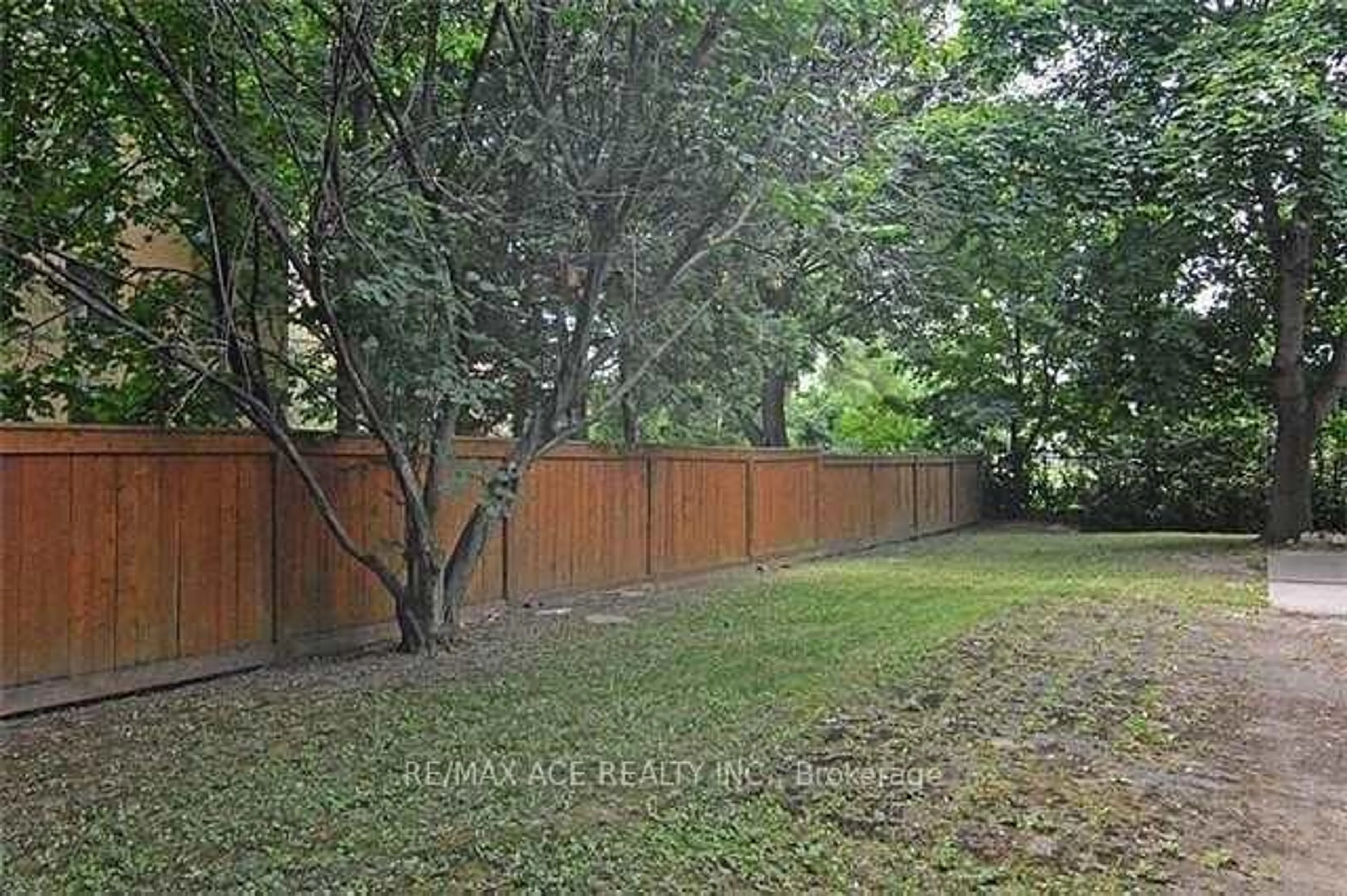 Patio, forest/trees view for 71-73 Grace St, Toronto Ontario M1J 2M6