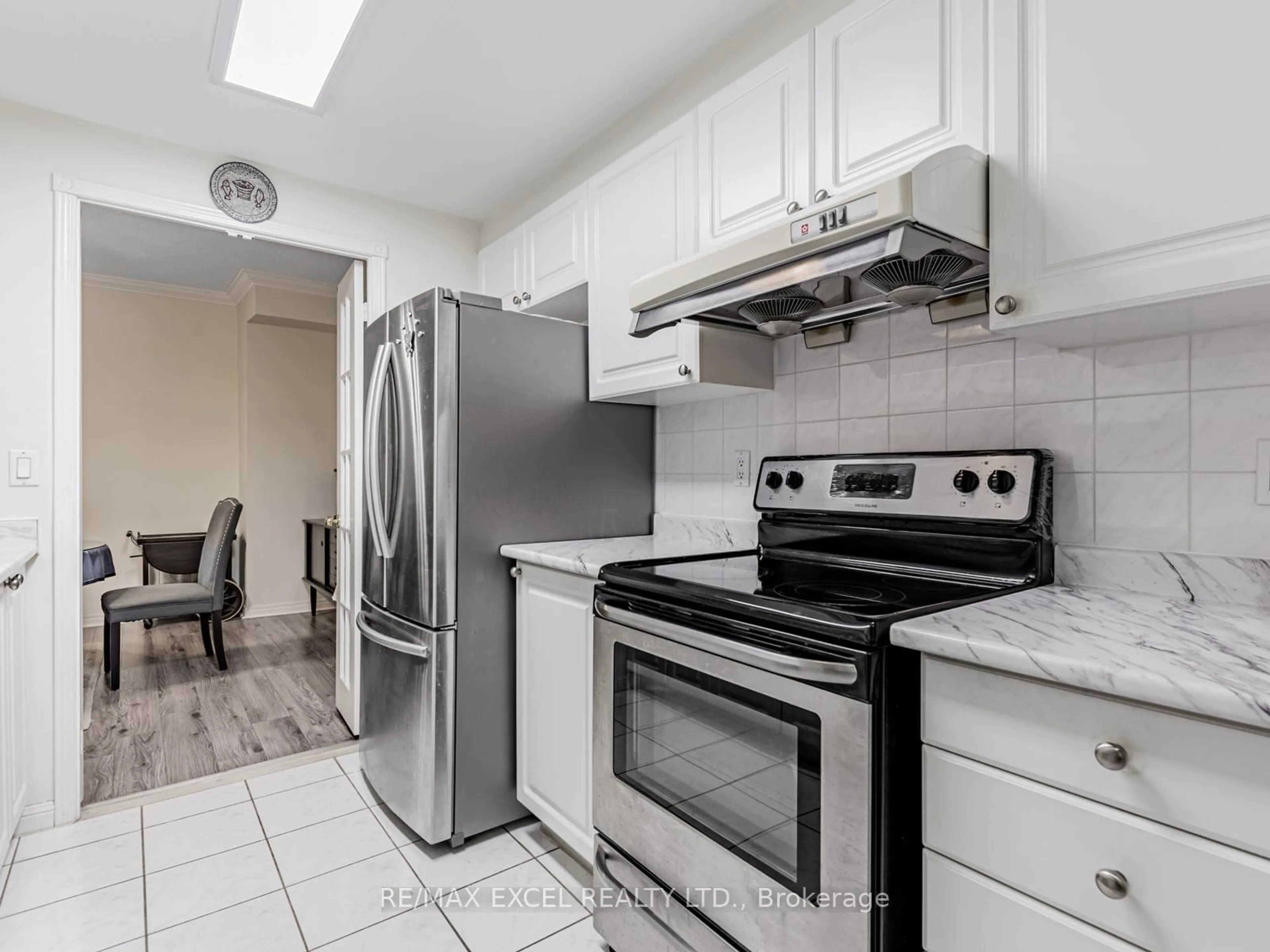 Standard kitchen, ceramic/tile floor for 188 Bonis Ave #802, Toronto Ontario M1T 3W1