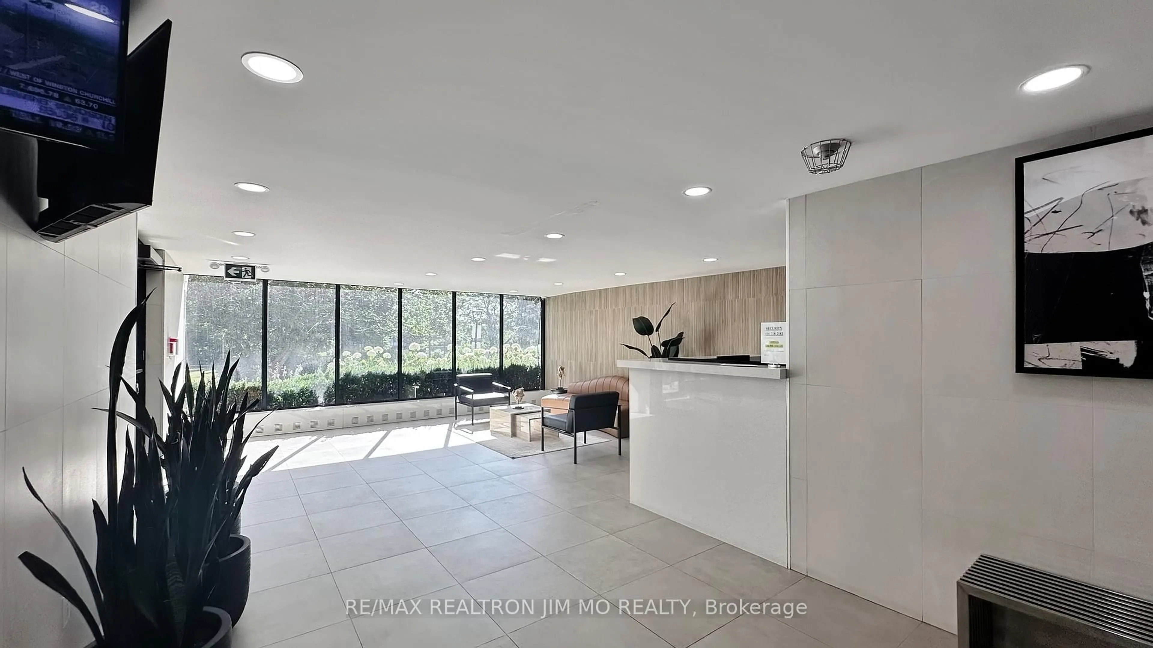 Indoor foyer for 100 Echo Pt #1411, Toronto Ontario M1W 2V2