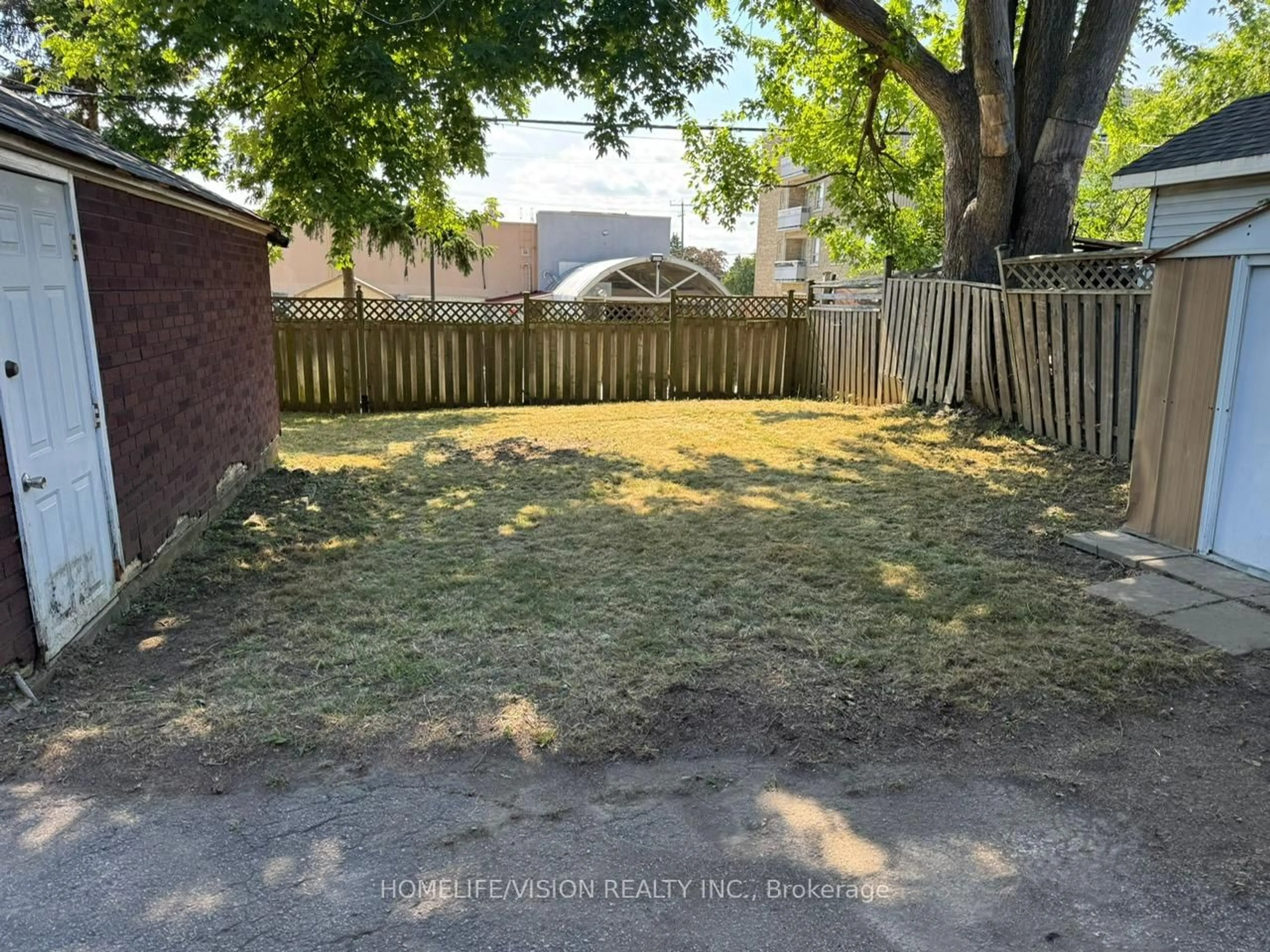 A pic from outside/outdoor area/front of a property/back of a property/a pic from drone, street for 34 Inniswood Dr, Toronto Ontario M1R 1E5
