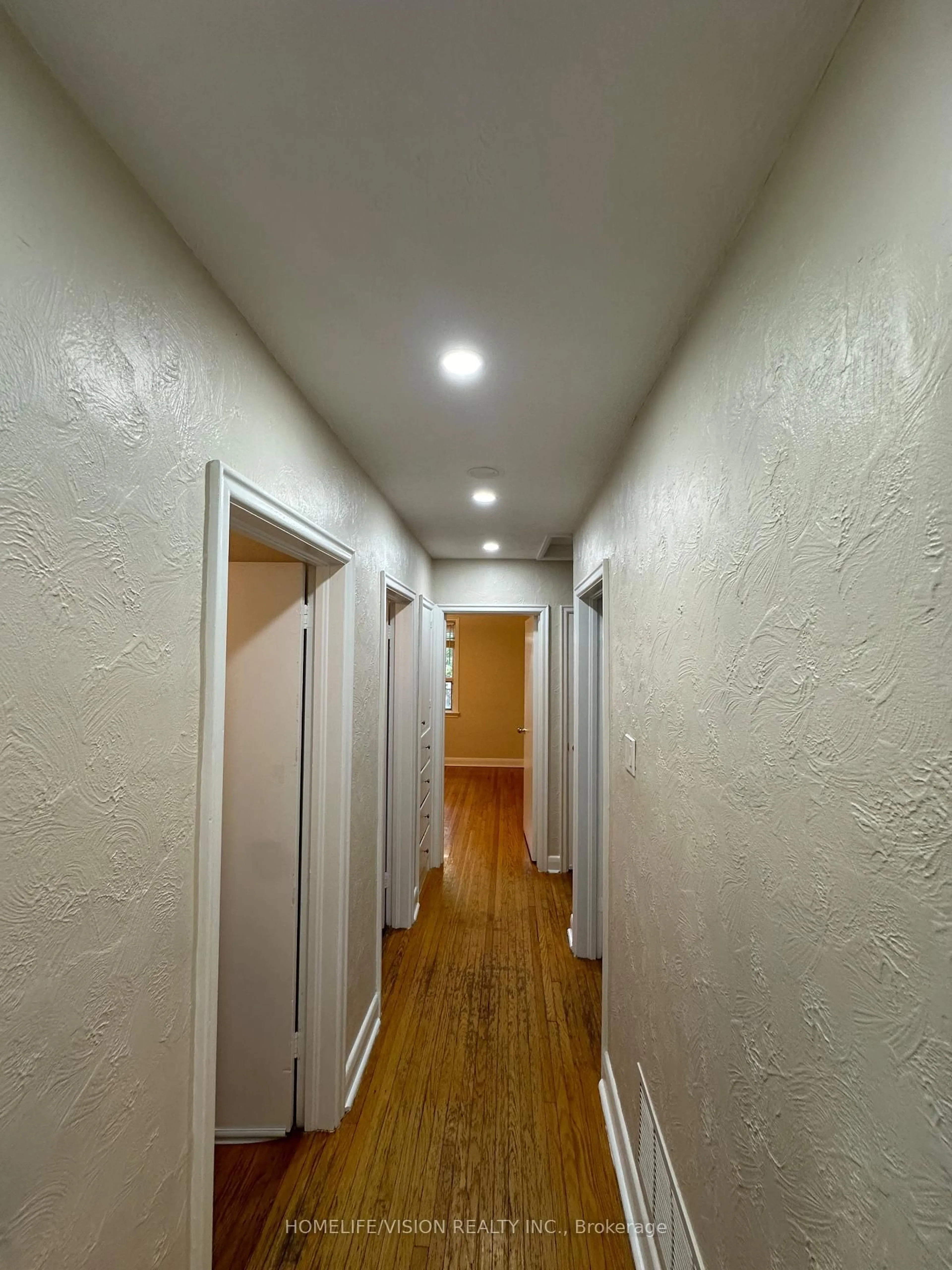A pic of a room for 34 Inniswood Dr, Toronto Ontario M1R 1E5