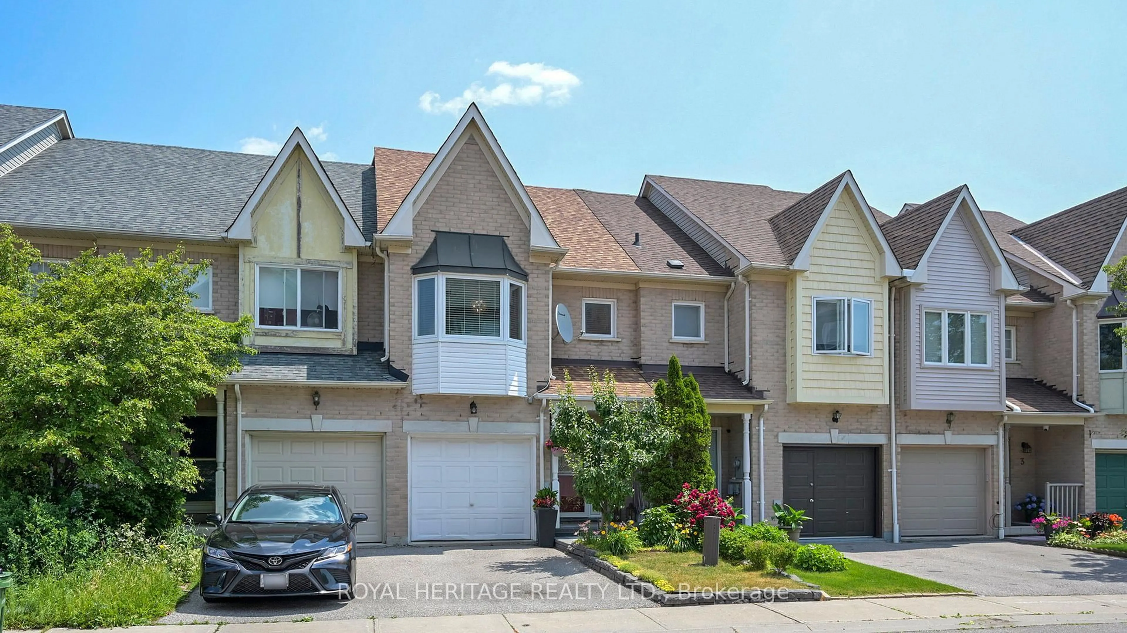 A pic from outside/outdoor area/front of a property/back of a property/a pic from drone, street for 7 Schooner Lane, Toronto Ontario M1C 5J3