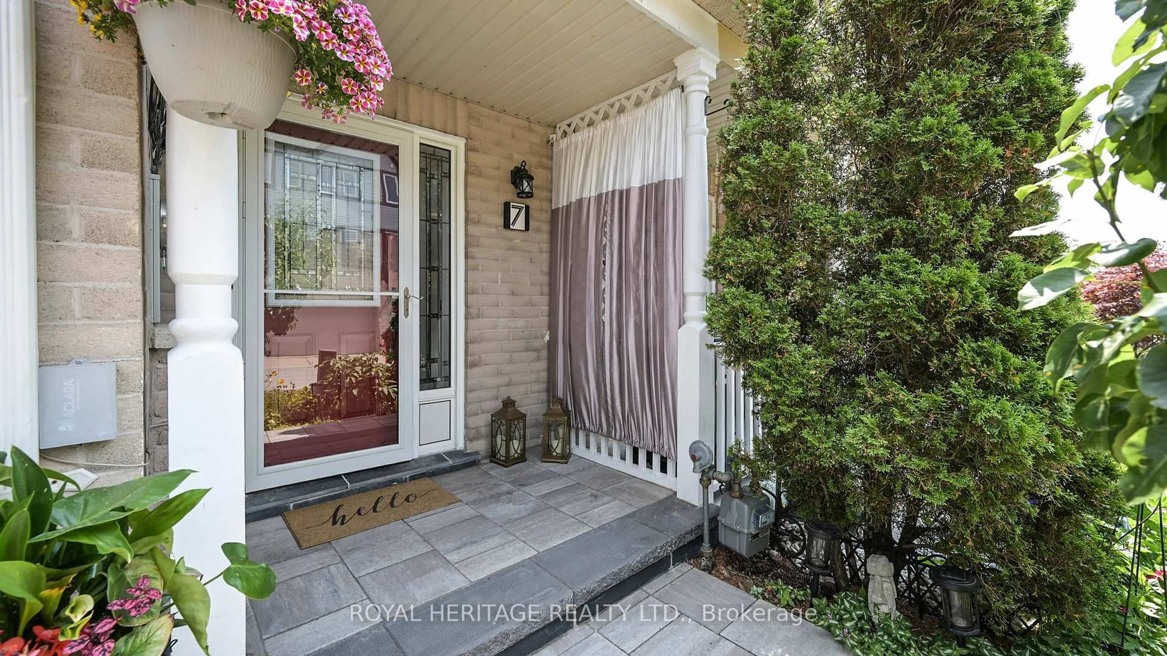 Indoor entryway for 7 Schooner Lane, Toronto Ontario M1C 5J3