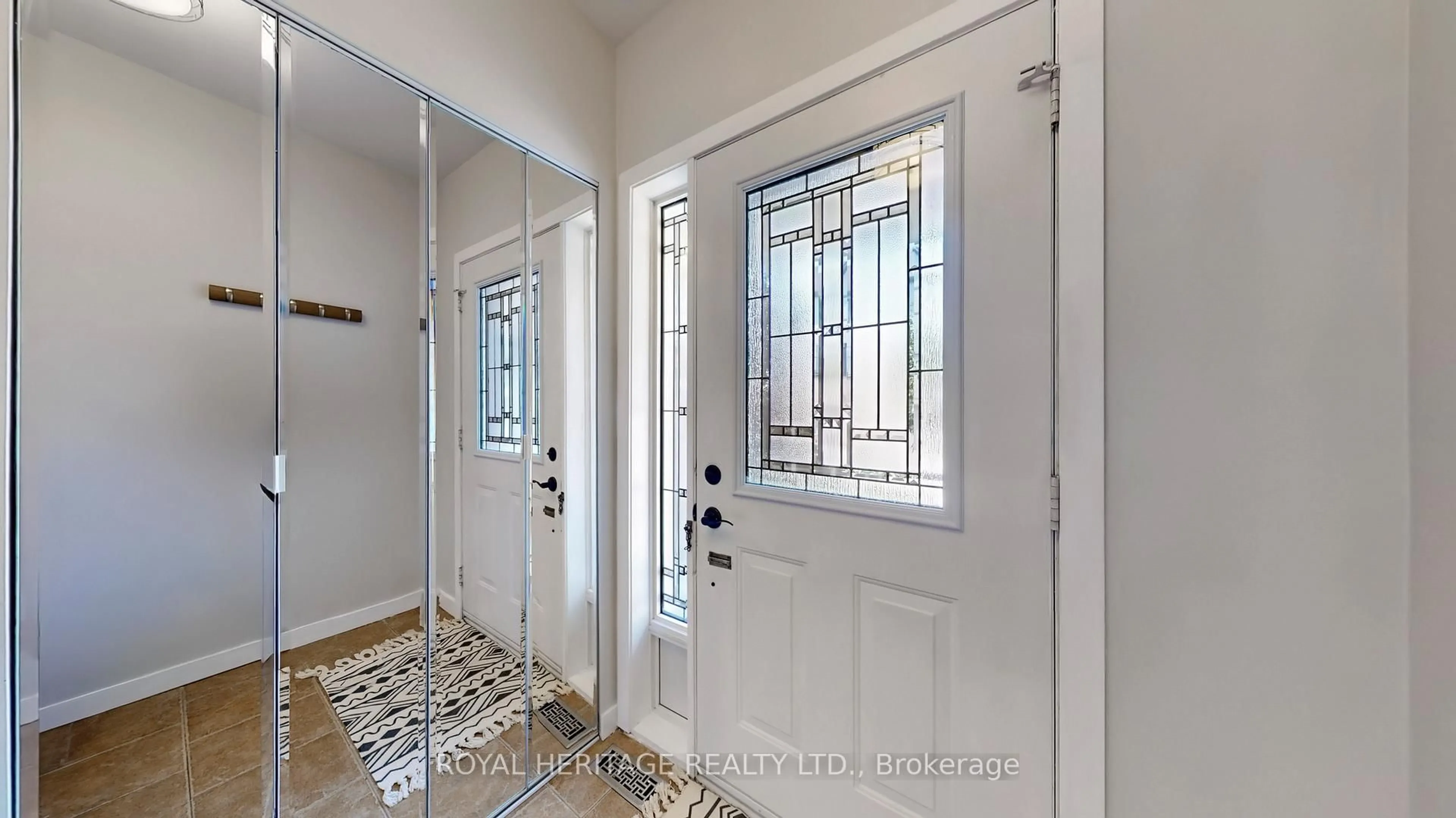 Indoor entryway for 7 Schooner Lane, Toronto Ontario M1C 5J3