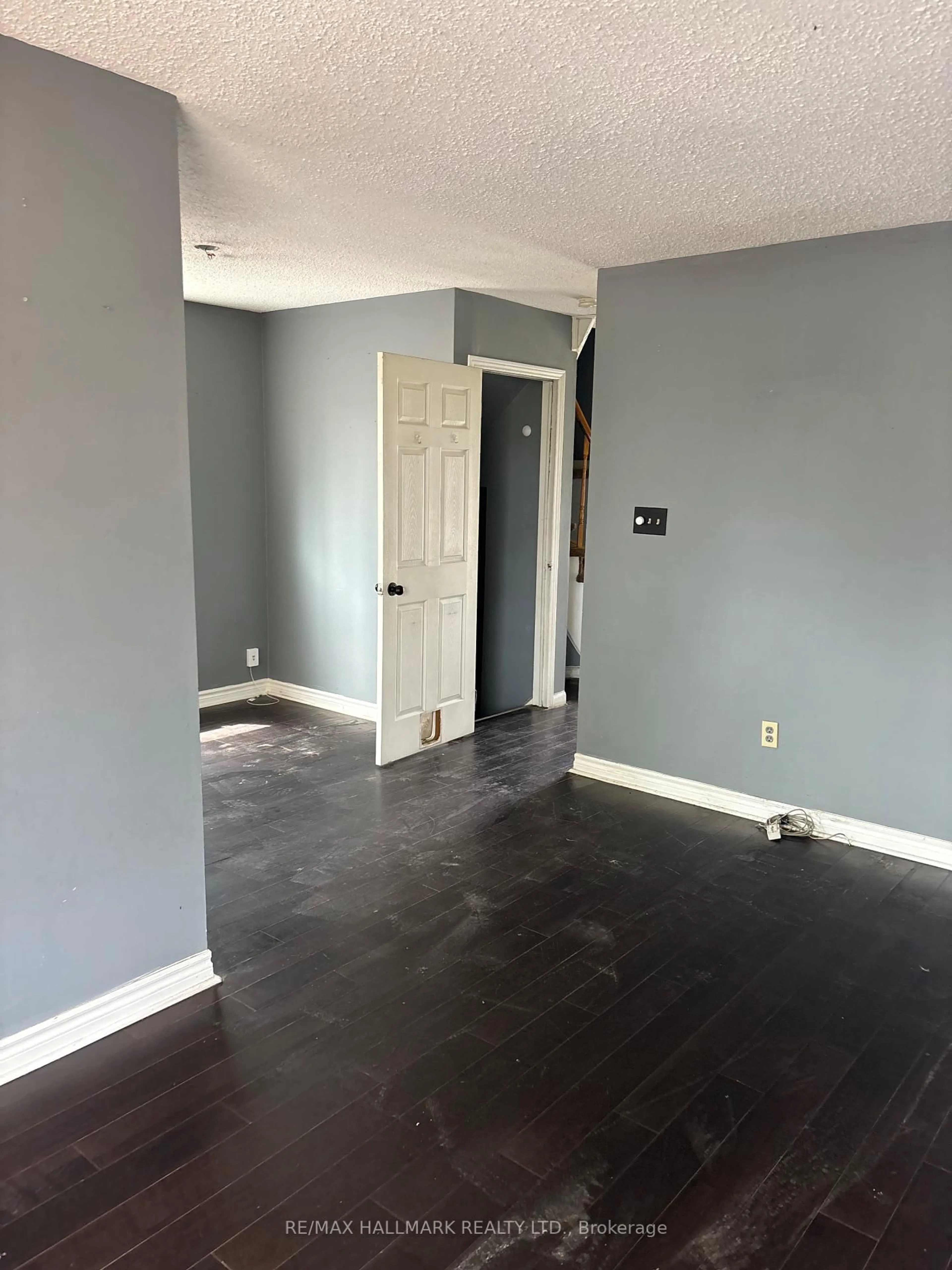 A pic of a room for 200 Adele Cres, Oshawa Ontario L1J 7W5