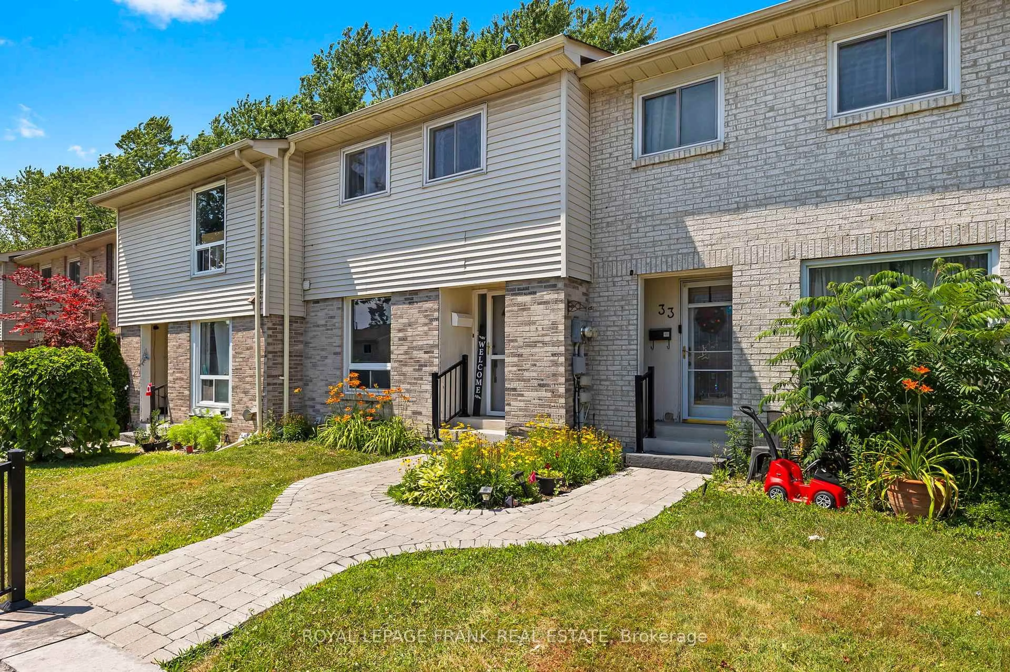Home with brick exterior material, street for 611 Galahad Dr #32, Oshawa Ontario L1K 1M1