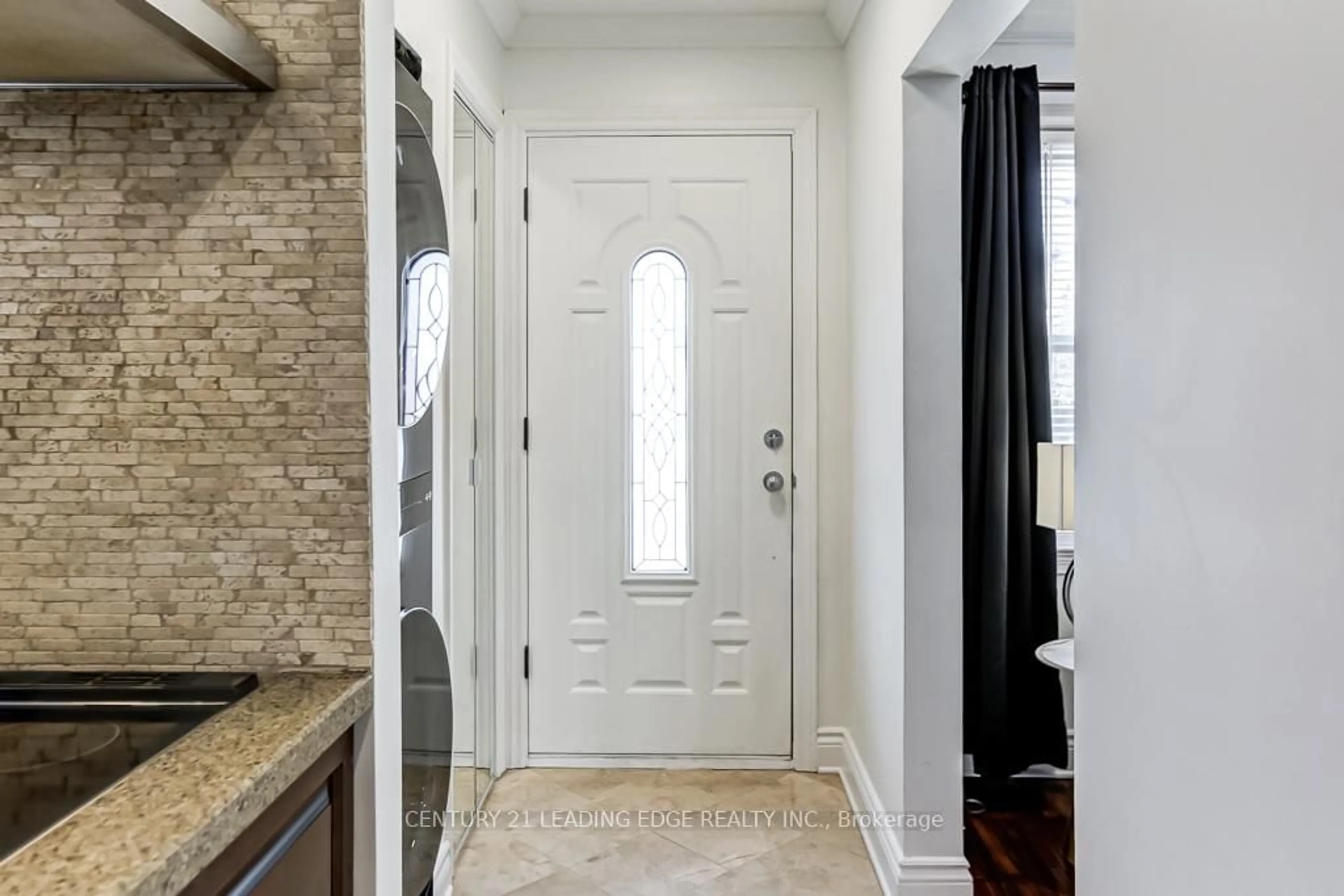 Indoor entryway for 63 DELWOOD Dr, Toronto Ontario M1L 2S8