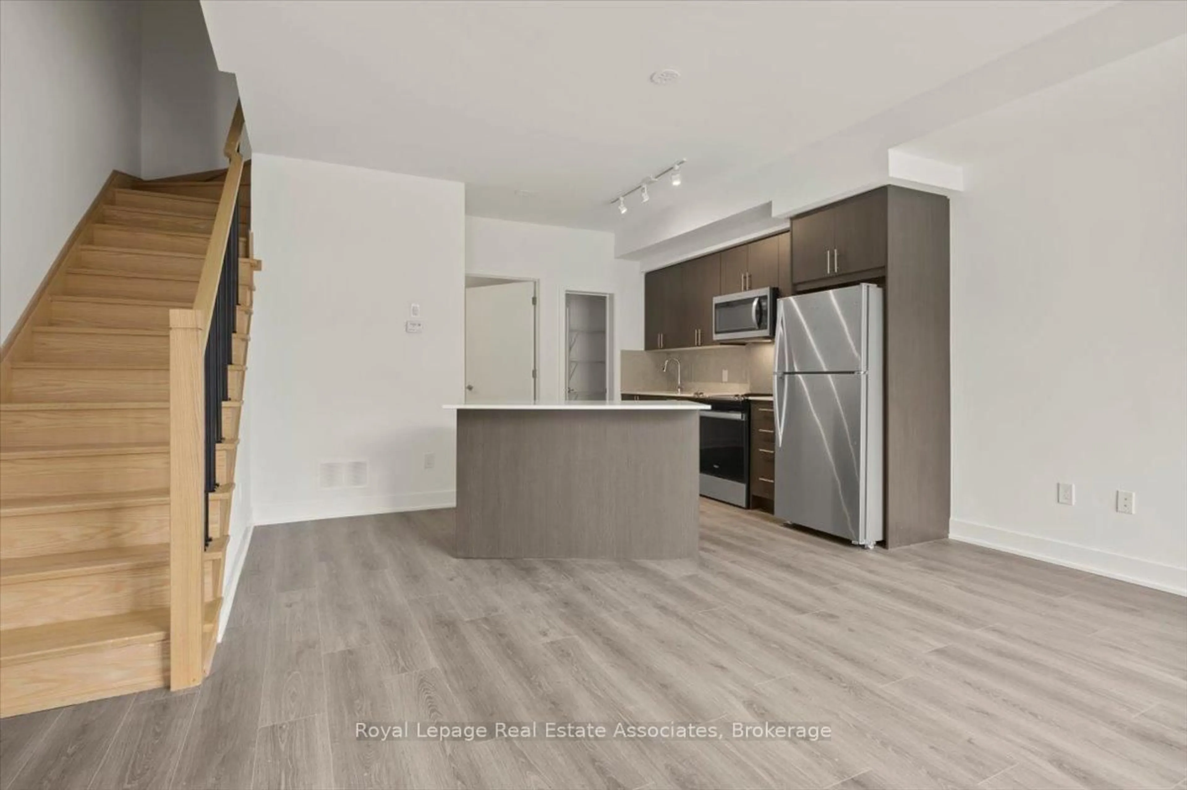 Open concept kitchen, unknown for 18 Alpine Symphony Path, Oshawa Ontario L1L 0R1
