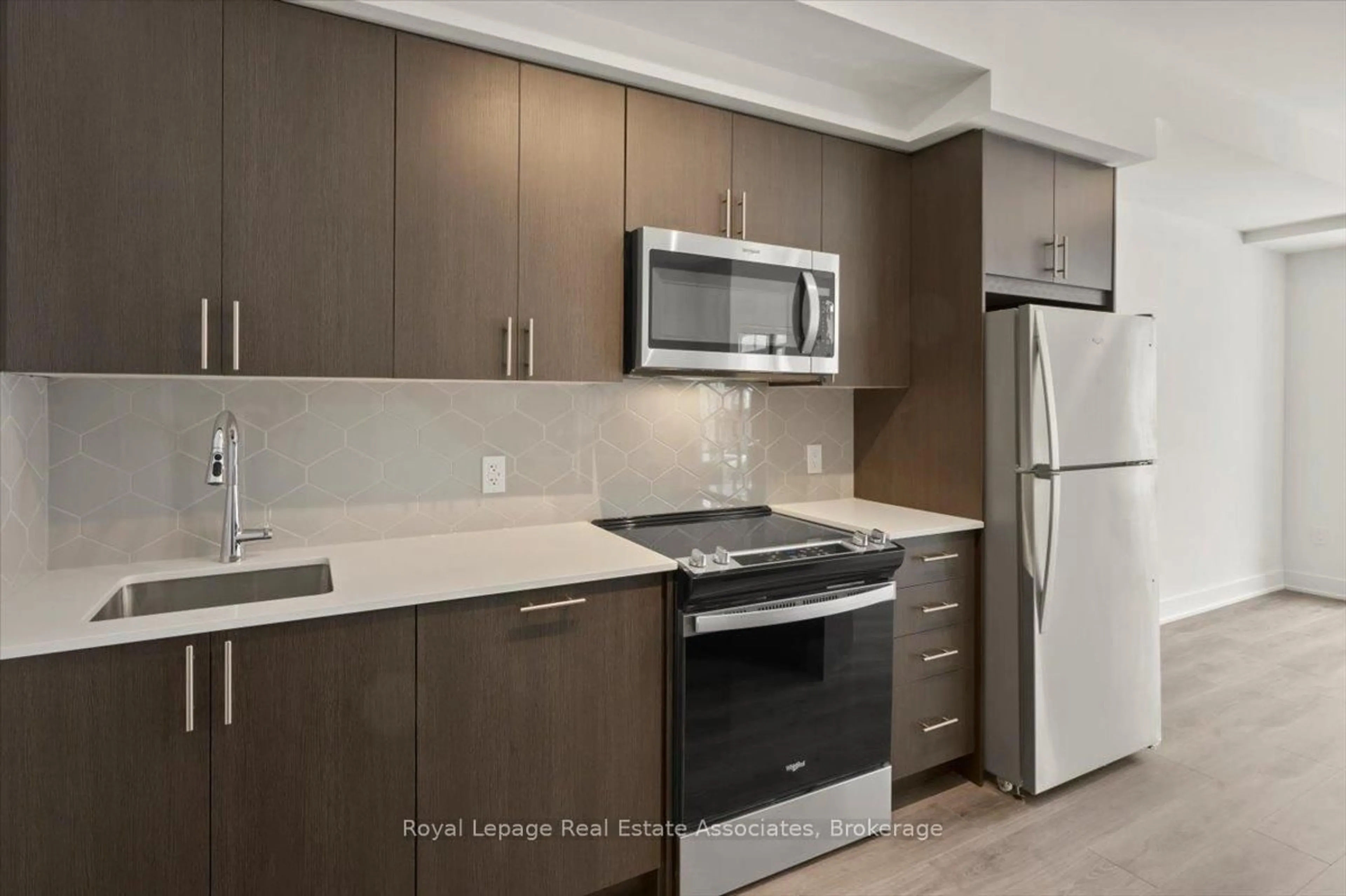 Standard kitchen, unknown for 18 Alpine Symphony Path, Oshawa Ontario L1L 0R1