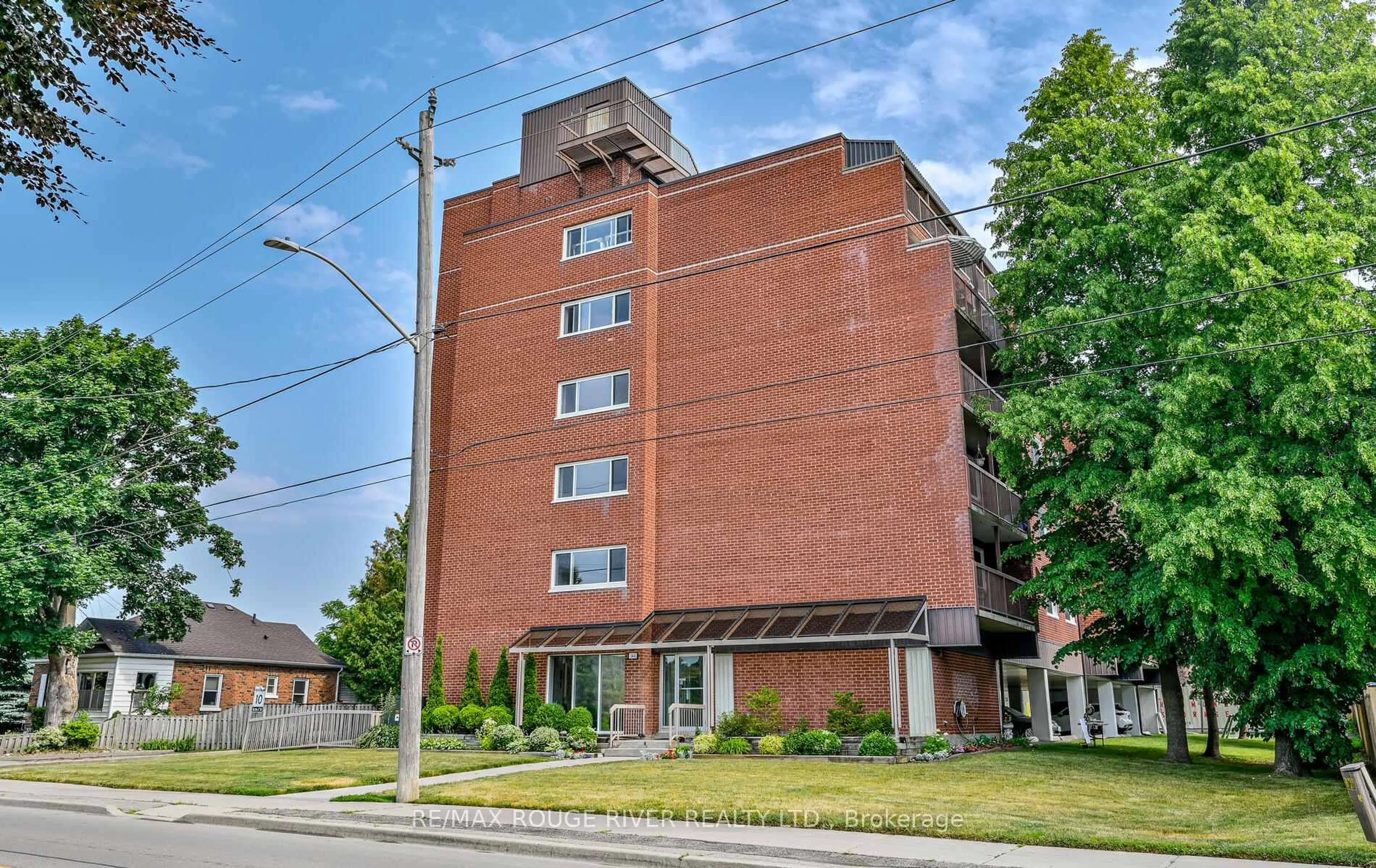 Home with brick exterior material, building for 144 Queen St #402, Clarington Ontario L1C 1M9