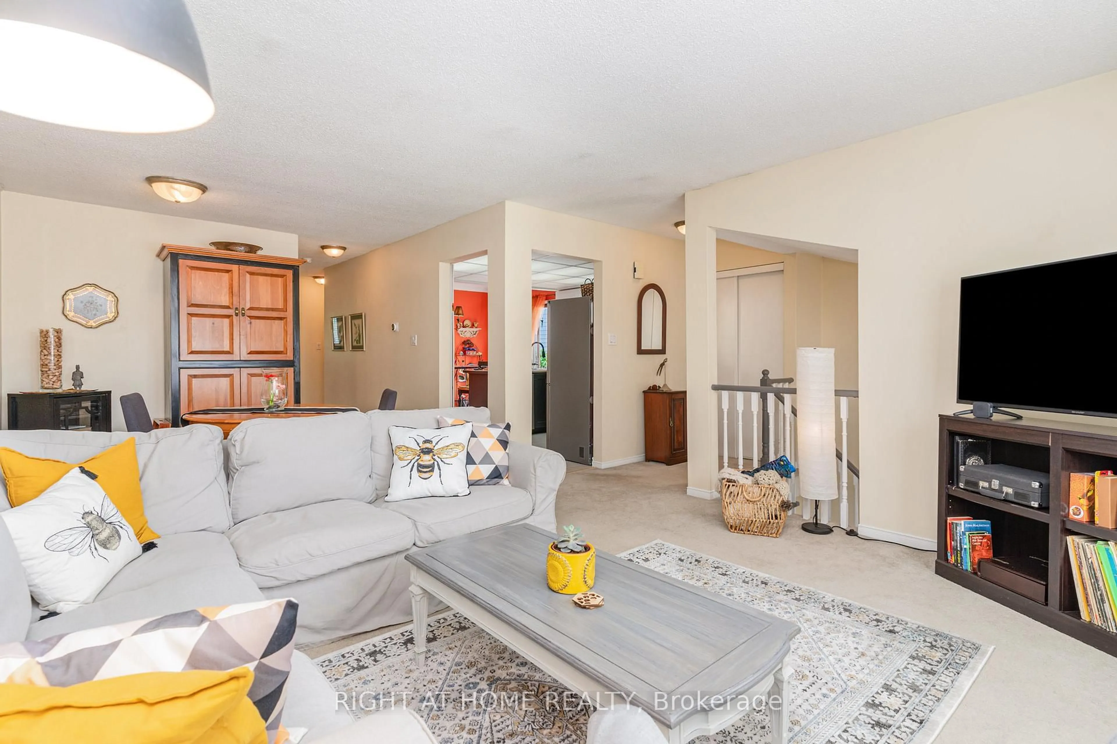 Living room with furniture, unknown for 809 Bennett Cres, Oshawa Ontario L1K 1V4